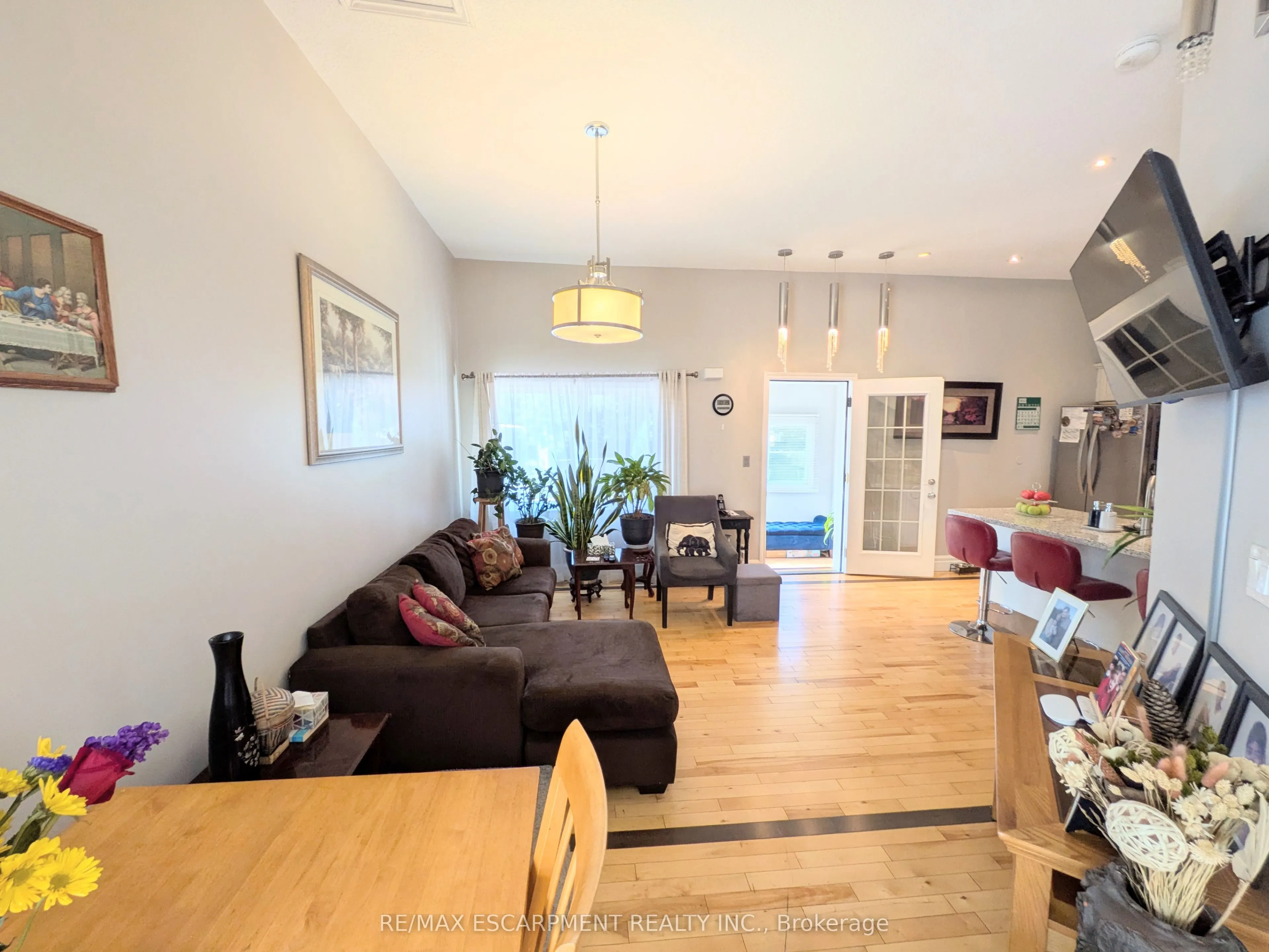 7 CAMPBELL Avenue