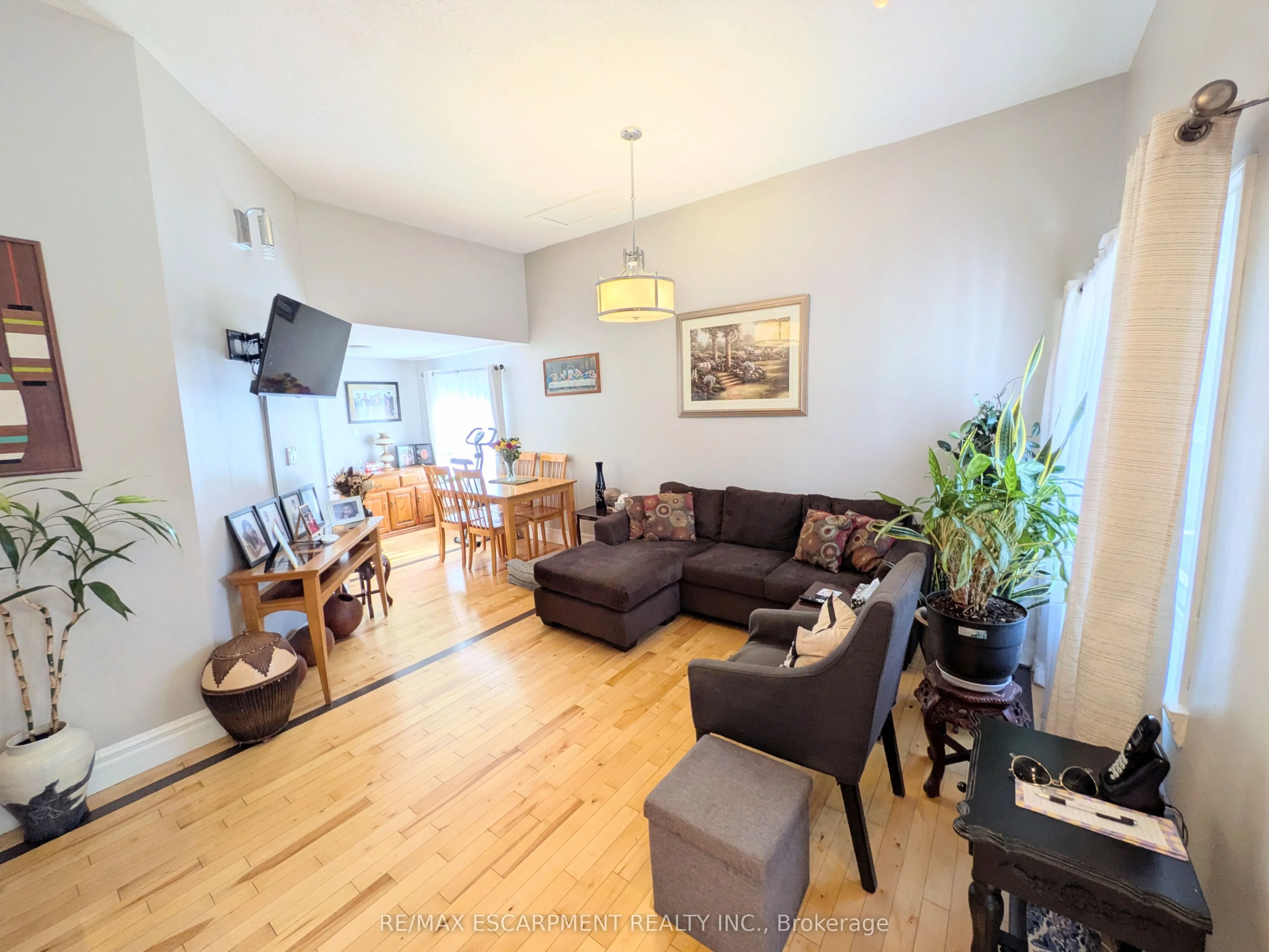 7 CAMPBELL Avenue