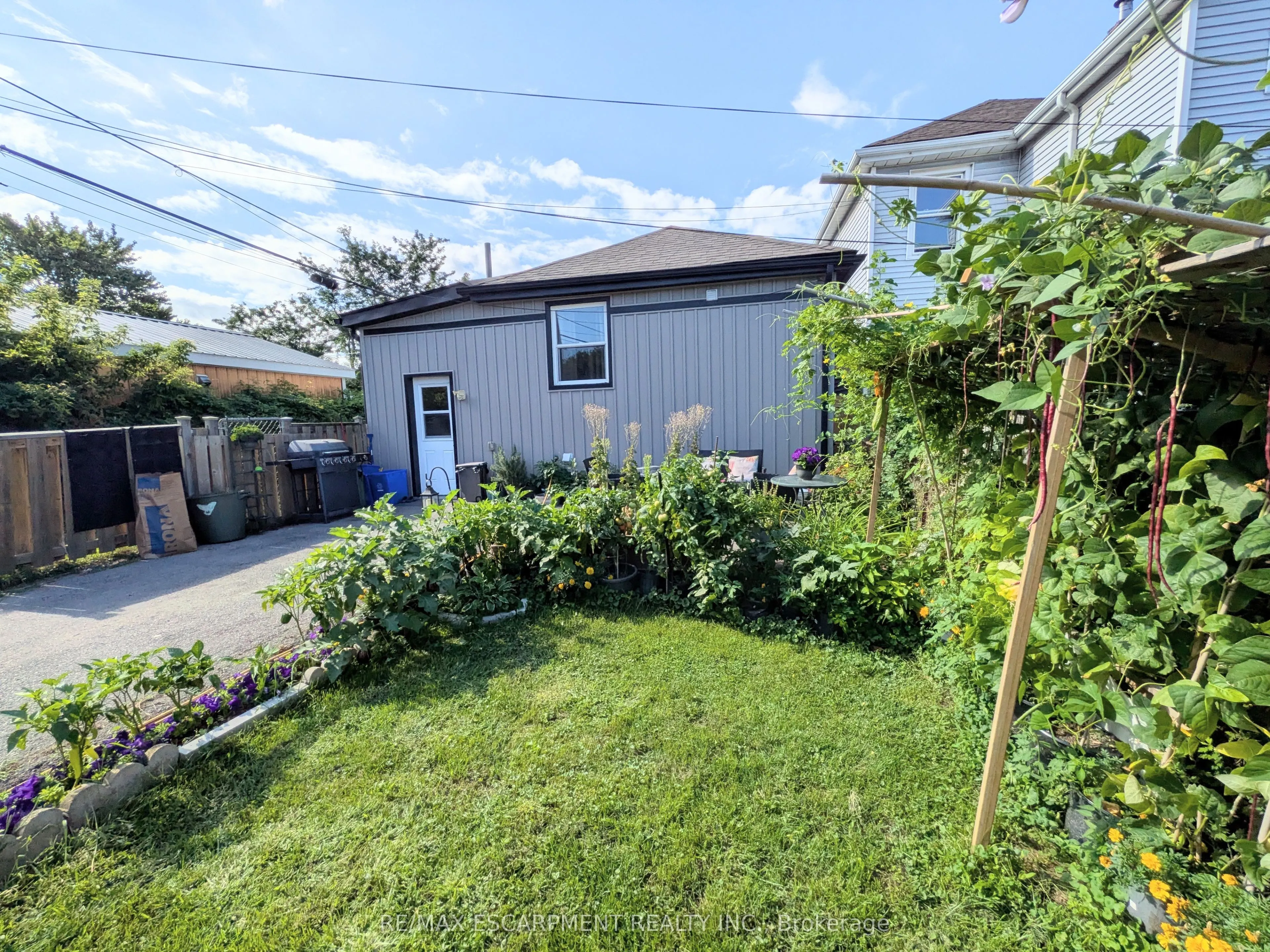 7 CAMPBELL Avenue