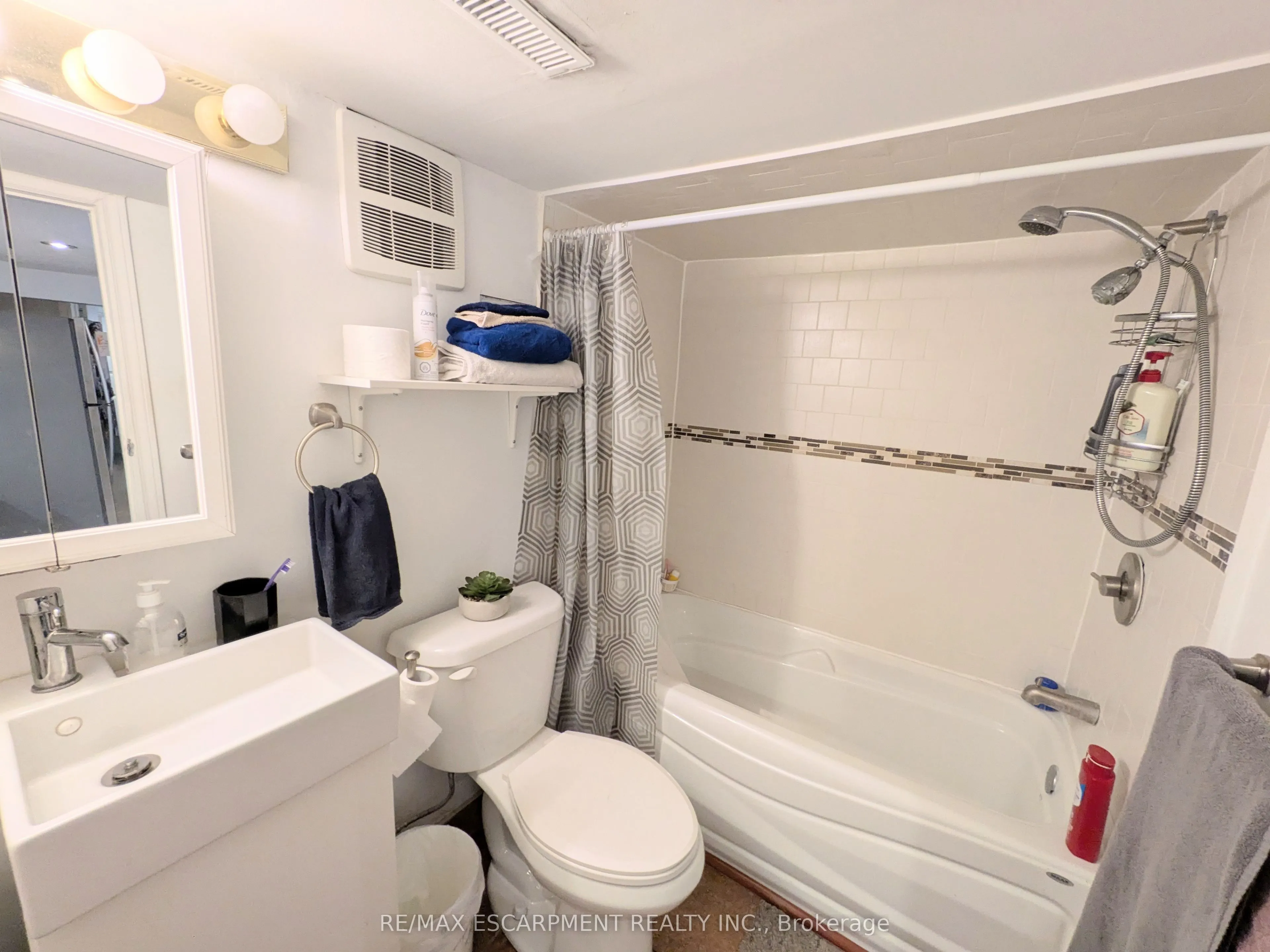 7 CAMPBELL Avenue
