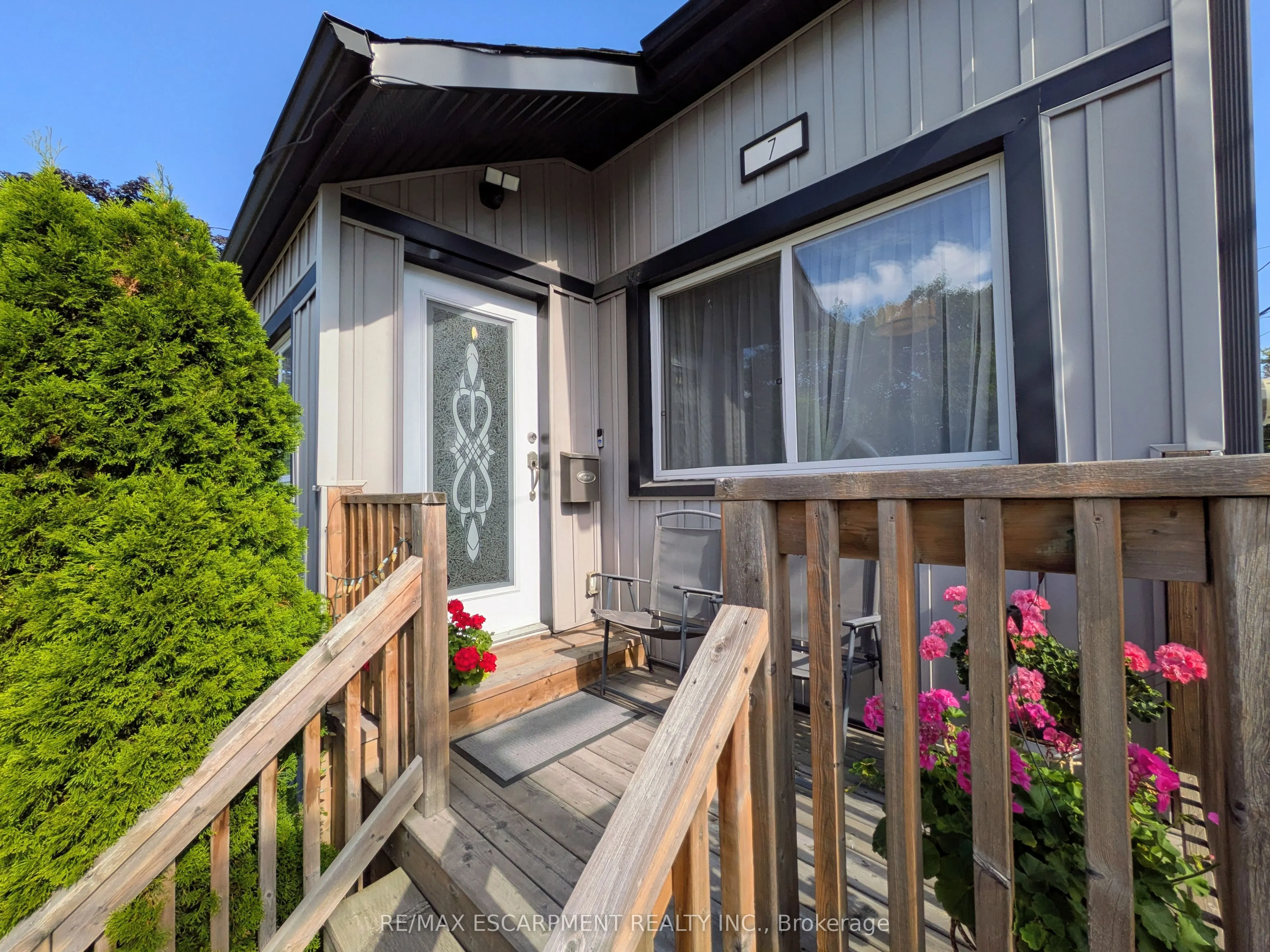7 CAMPBELL Avenue