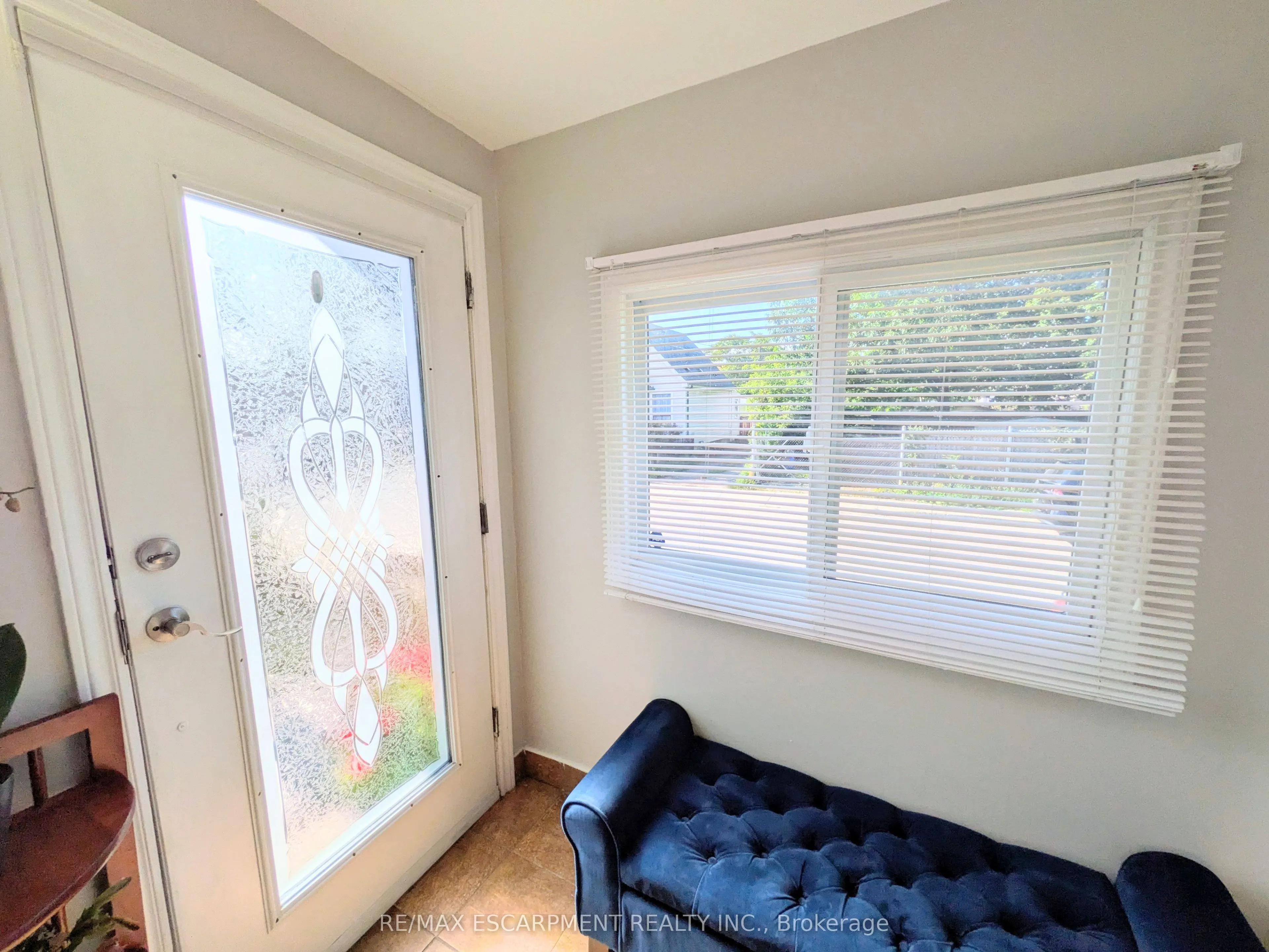 7 CAMPBELL Avenue