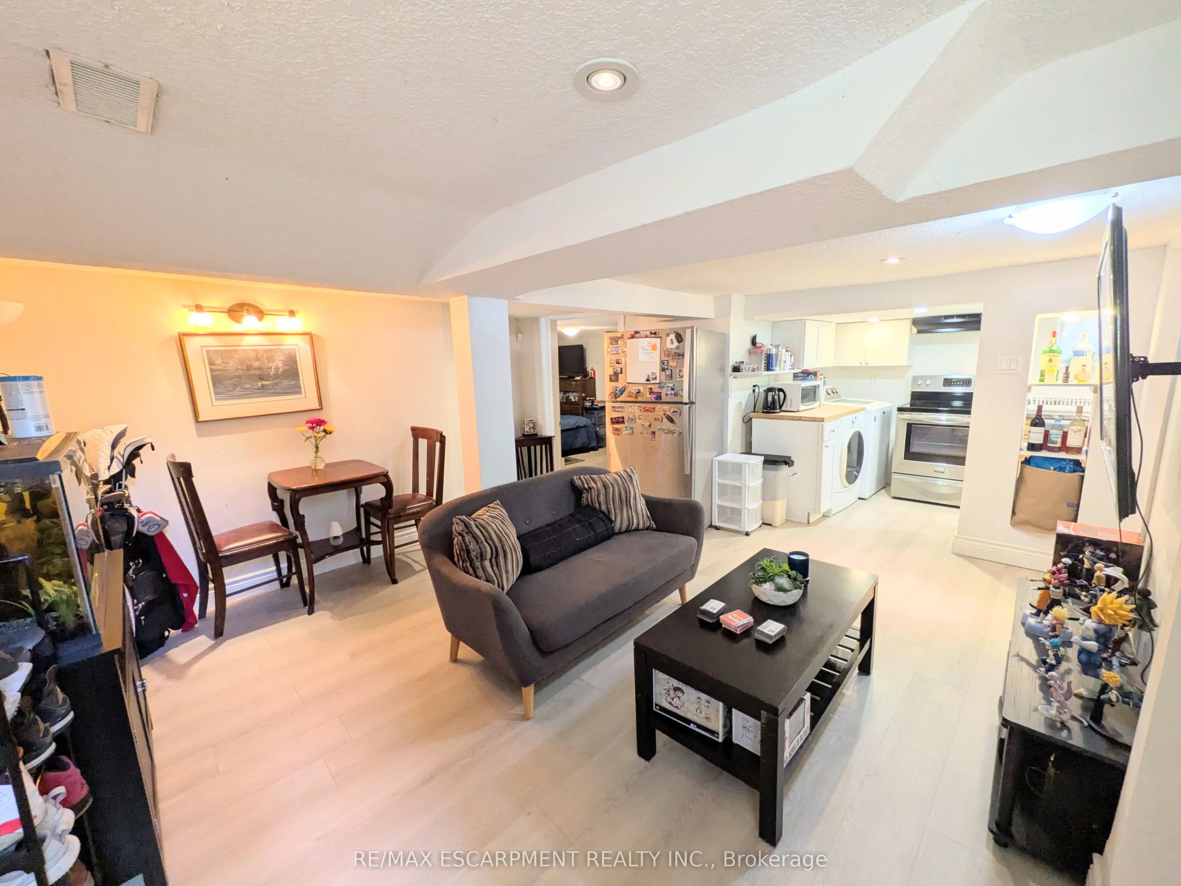 7 CAMPBELL Avenue