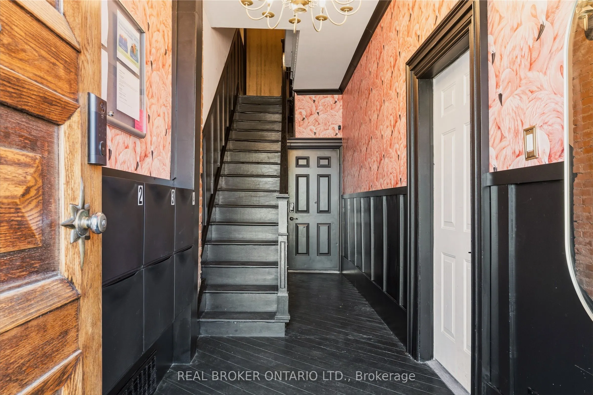 158 Hunter Street E
