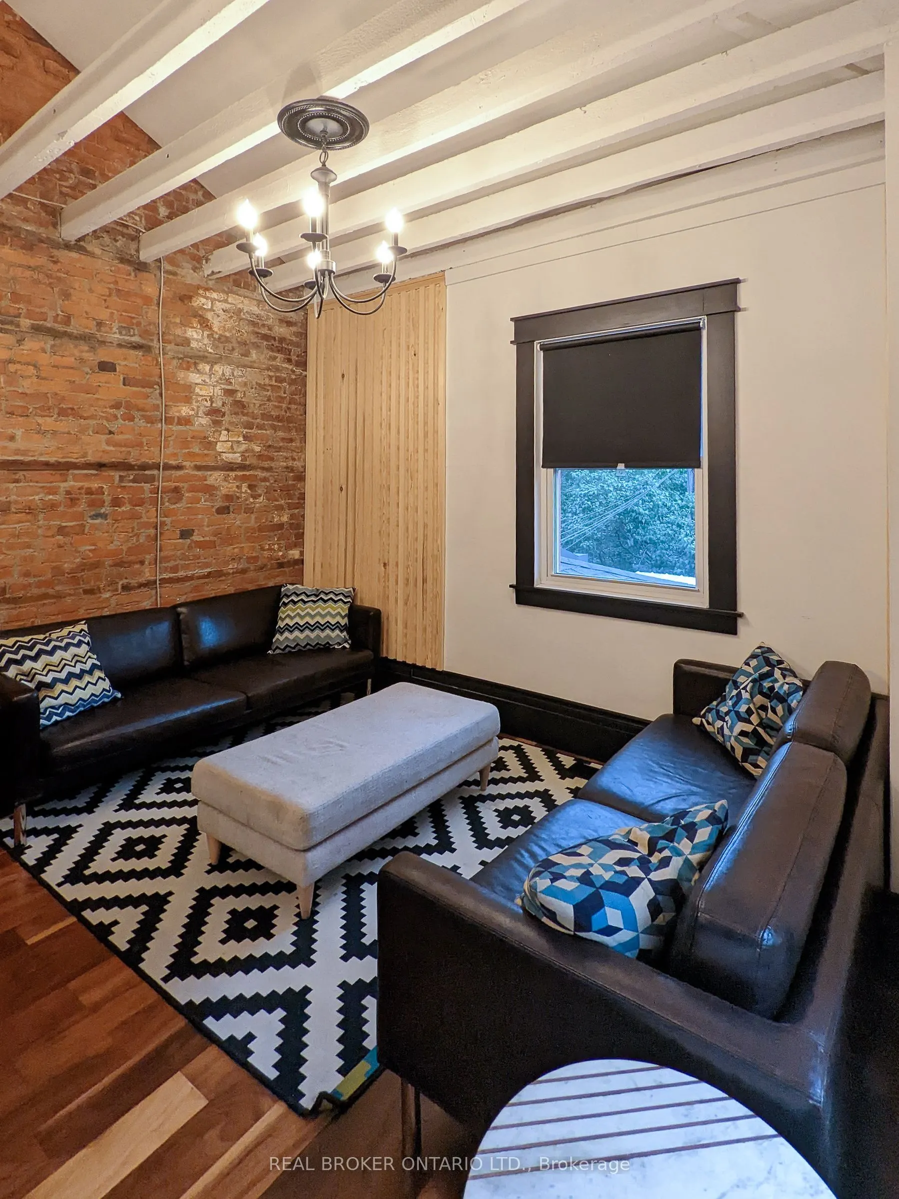 158 Hunter Street E