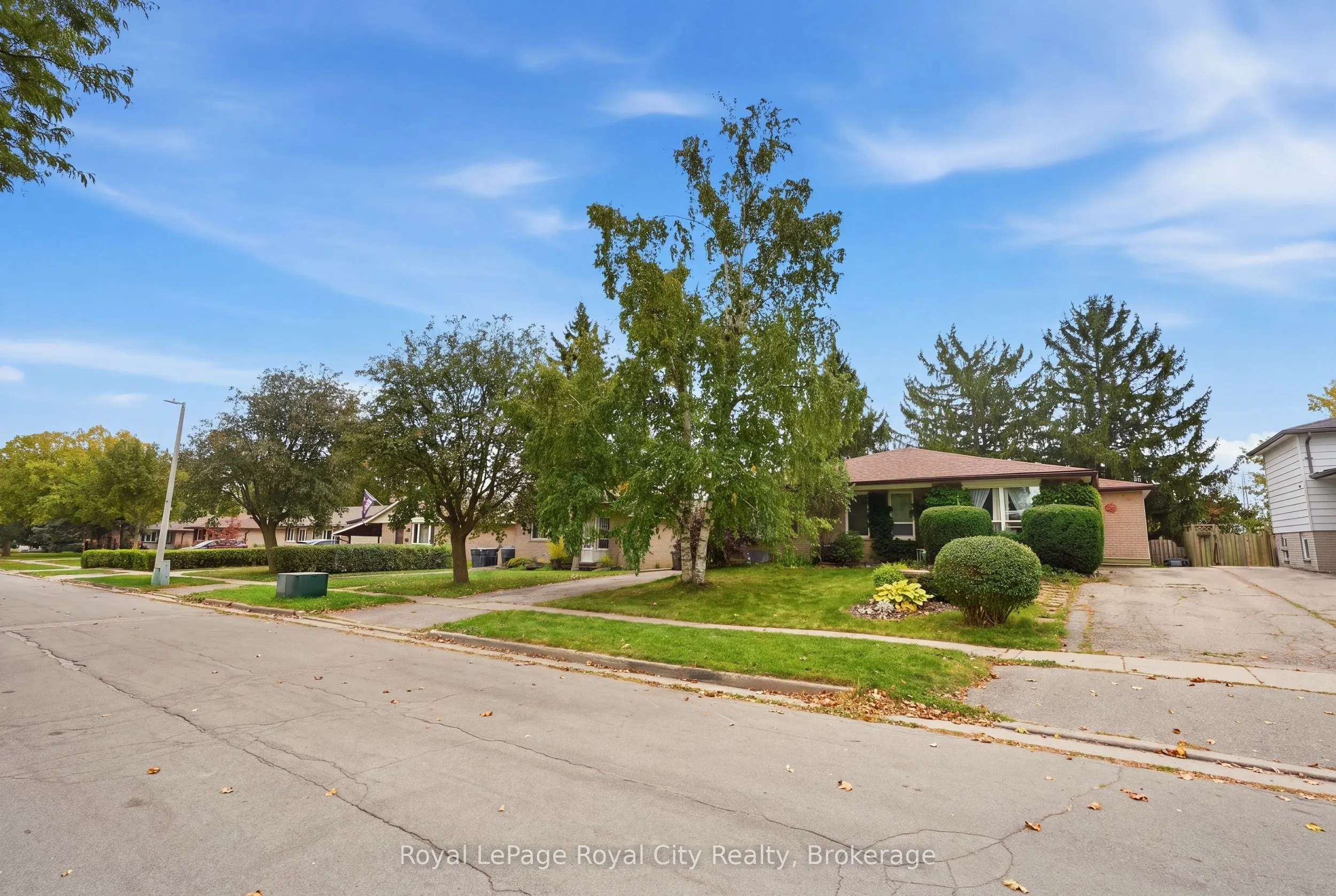 37 Mcilwraith Crescent #UPPER