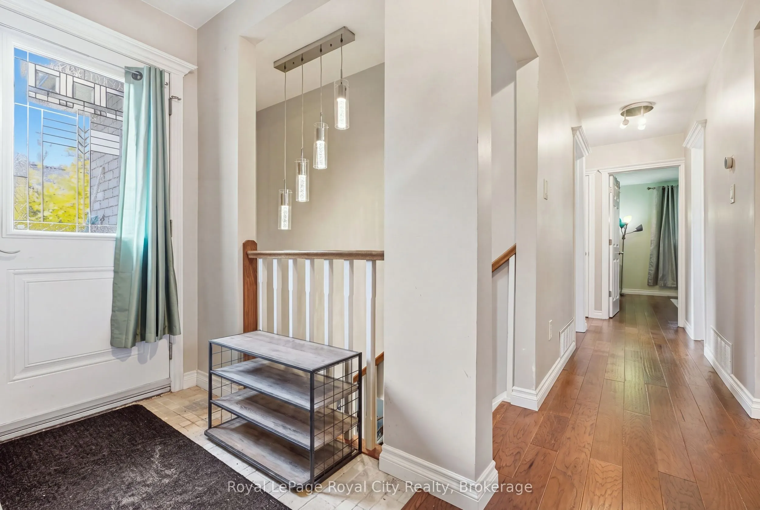 37 Mcilwraith Crescent #UPPER