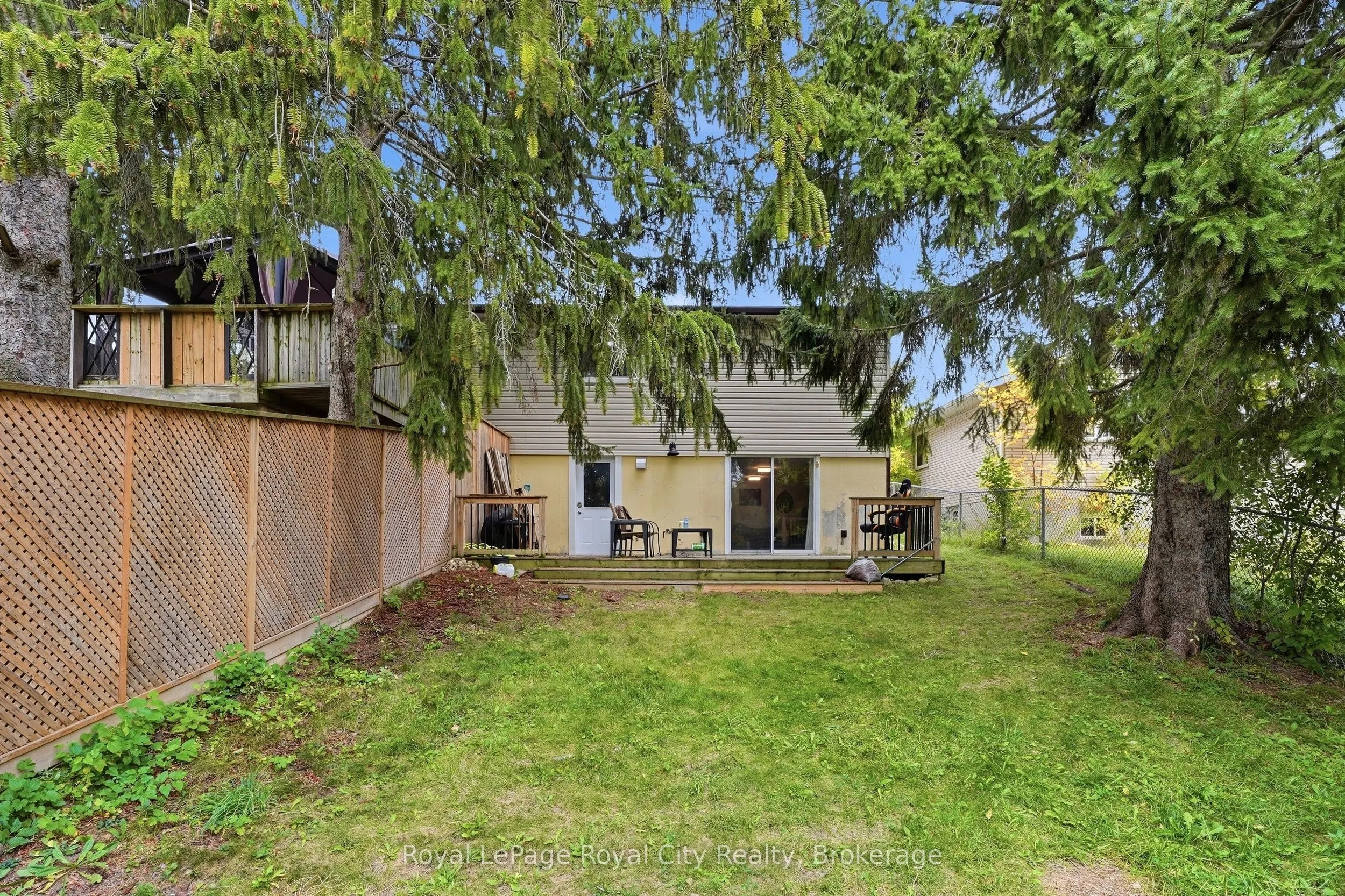 37 Mcilwraith Crescent #UPPER