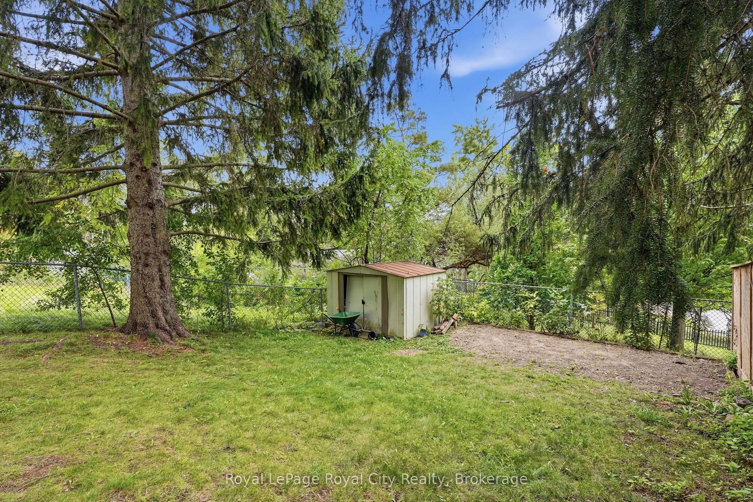 37 Mcilwraith Crescent #UPPER