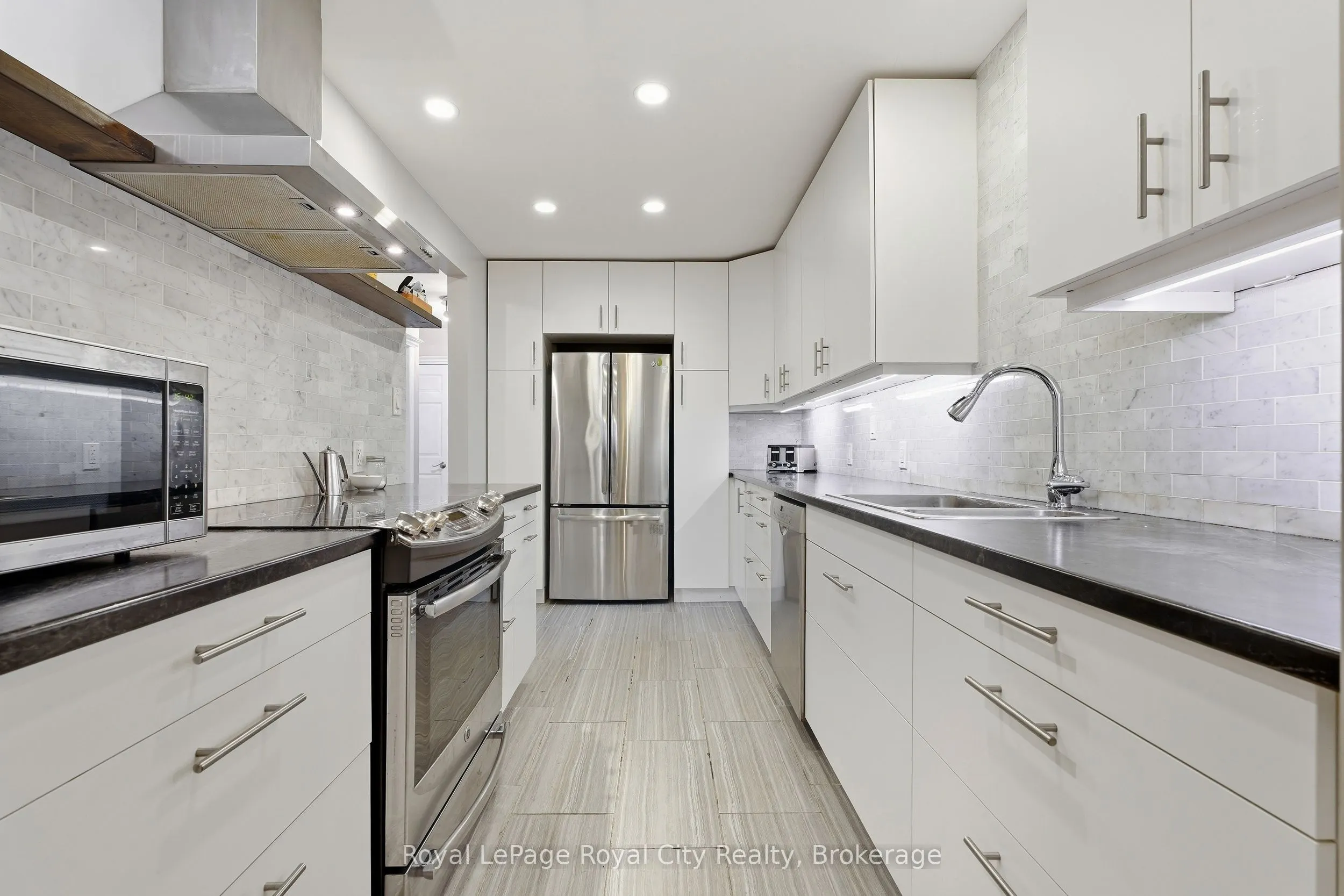 37 Mcilwraith Crescent #UPPER