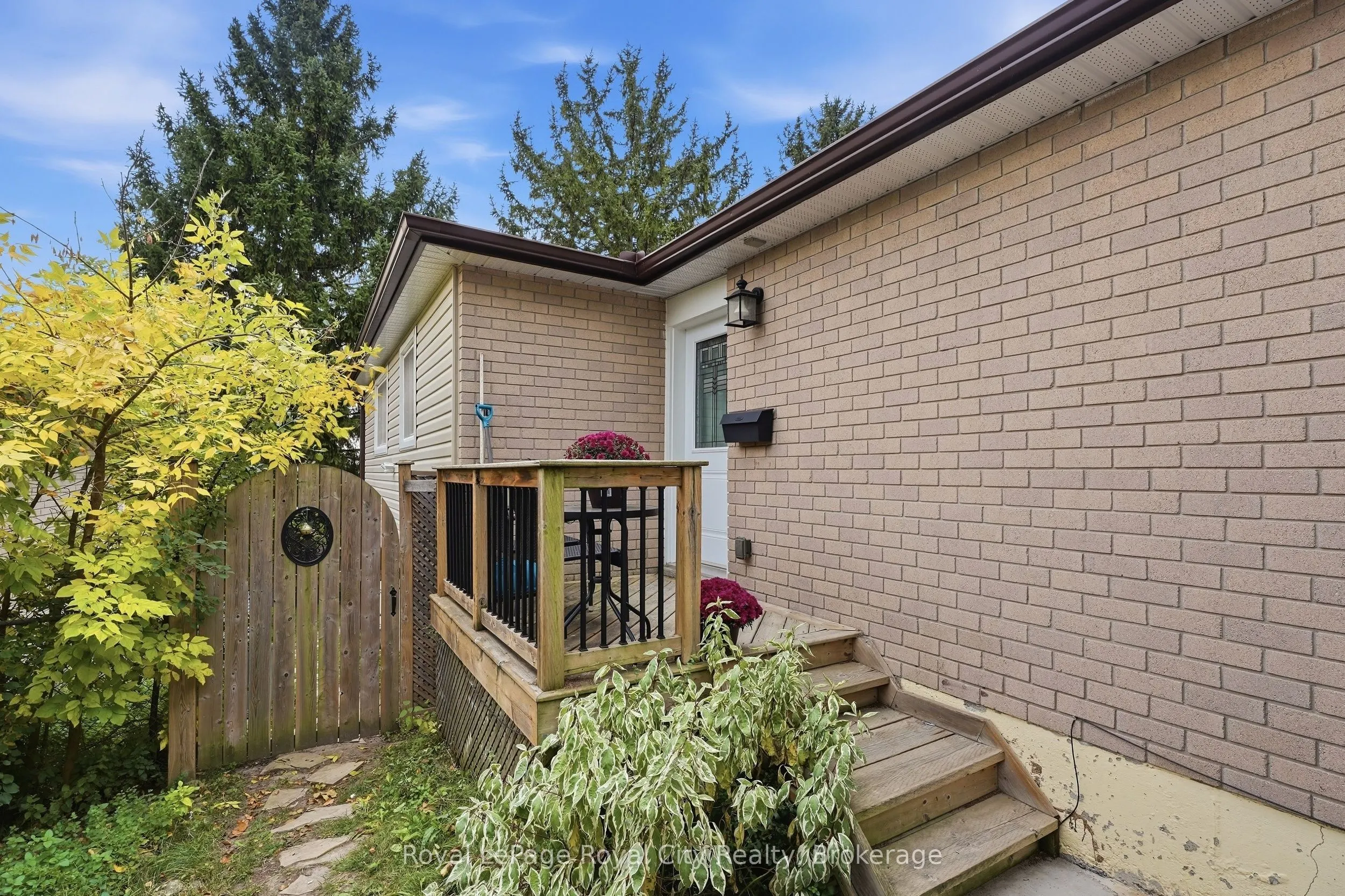 37 Mcilwraith Crescent #UPPER