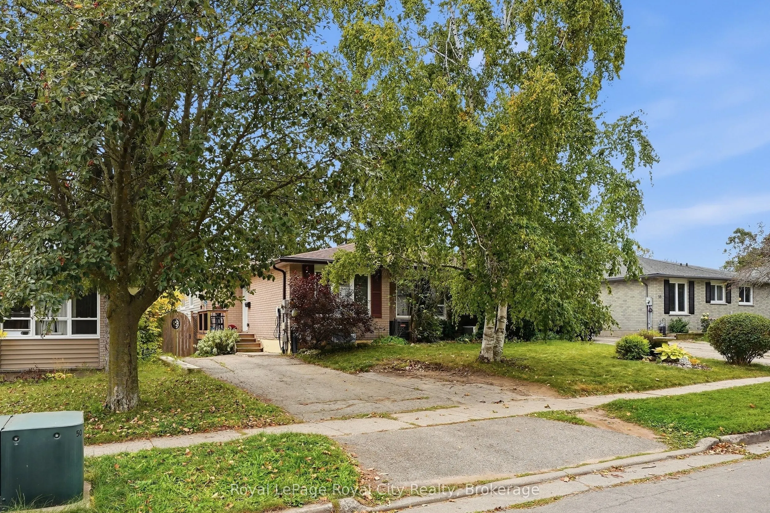37 Mcilwraith Crescent #UPPER