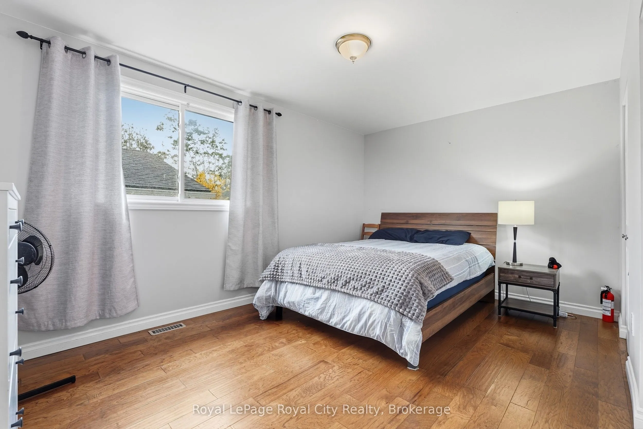37 Mcilwraith Crescent #UPPER