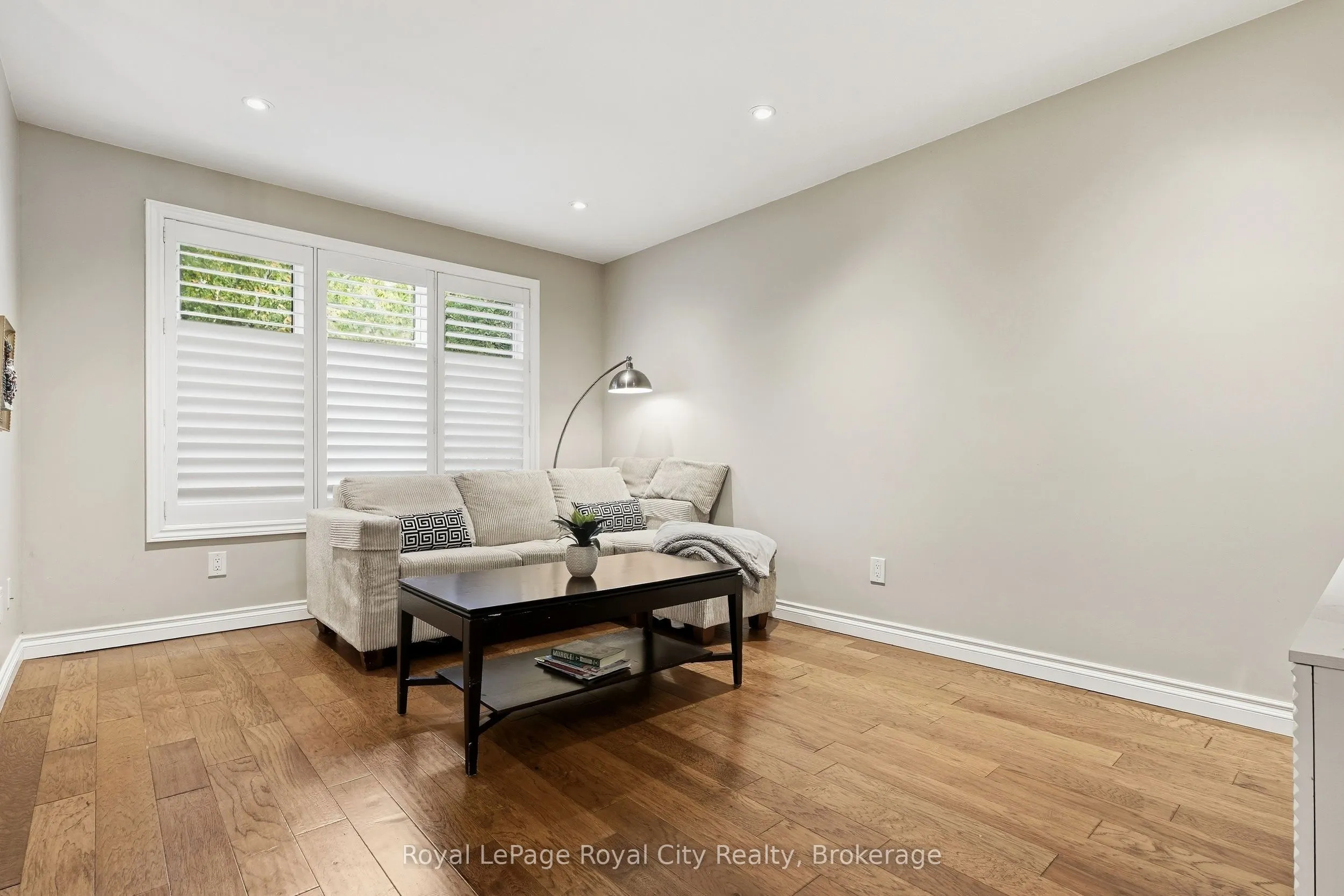 37 Mcilwraith Crescent #UPPER