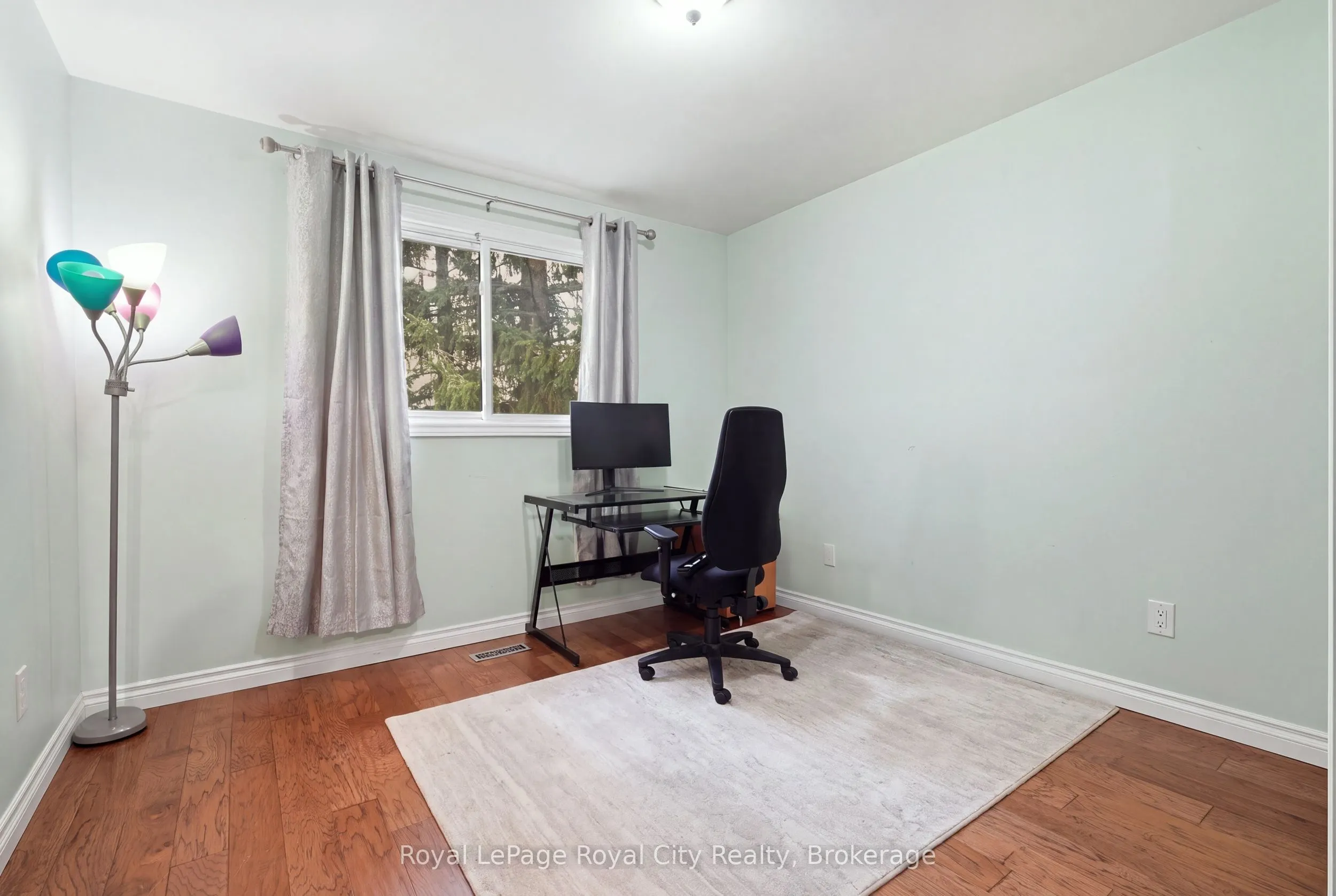 37 Mcilwraith Crescent #UPPER
