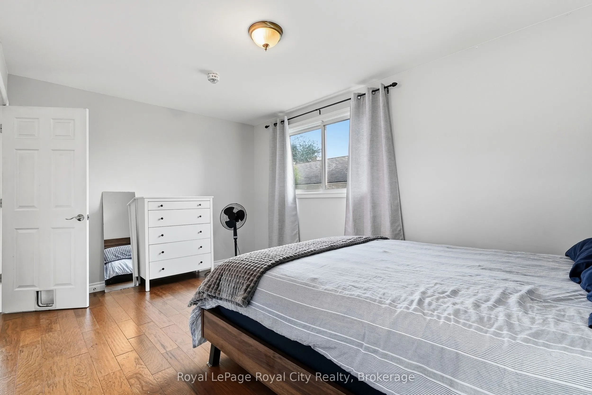 37 Mcilwraith Crescent #UPPER
