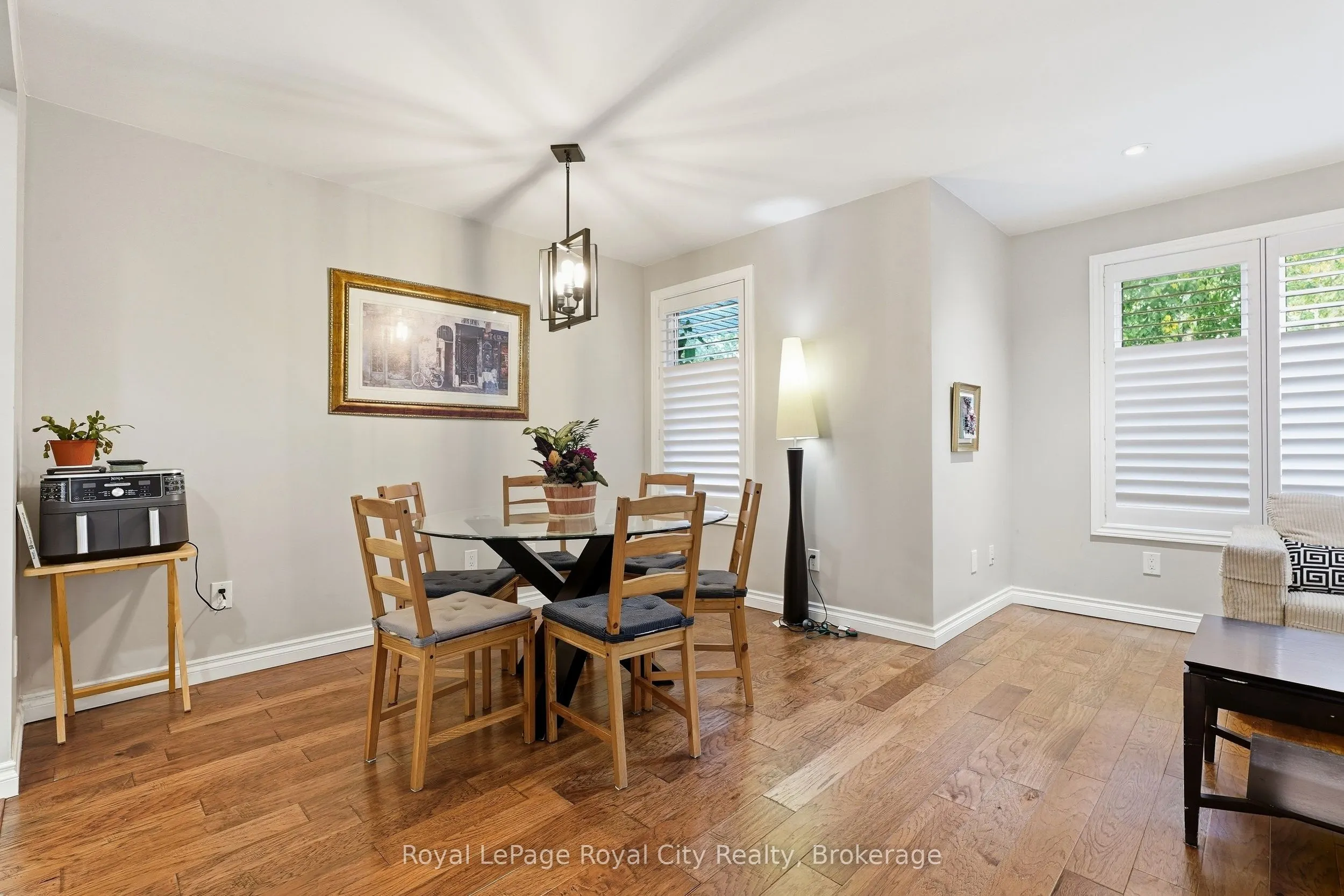 37 Mcilwraith Crescent #UPPER