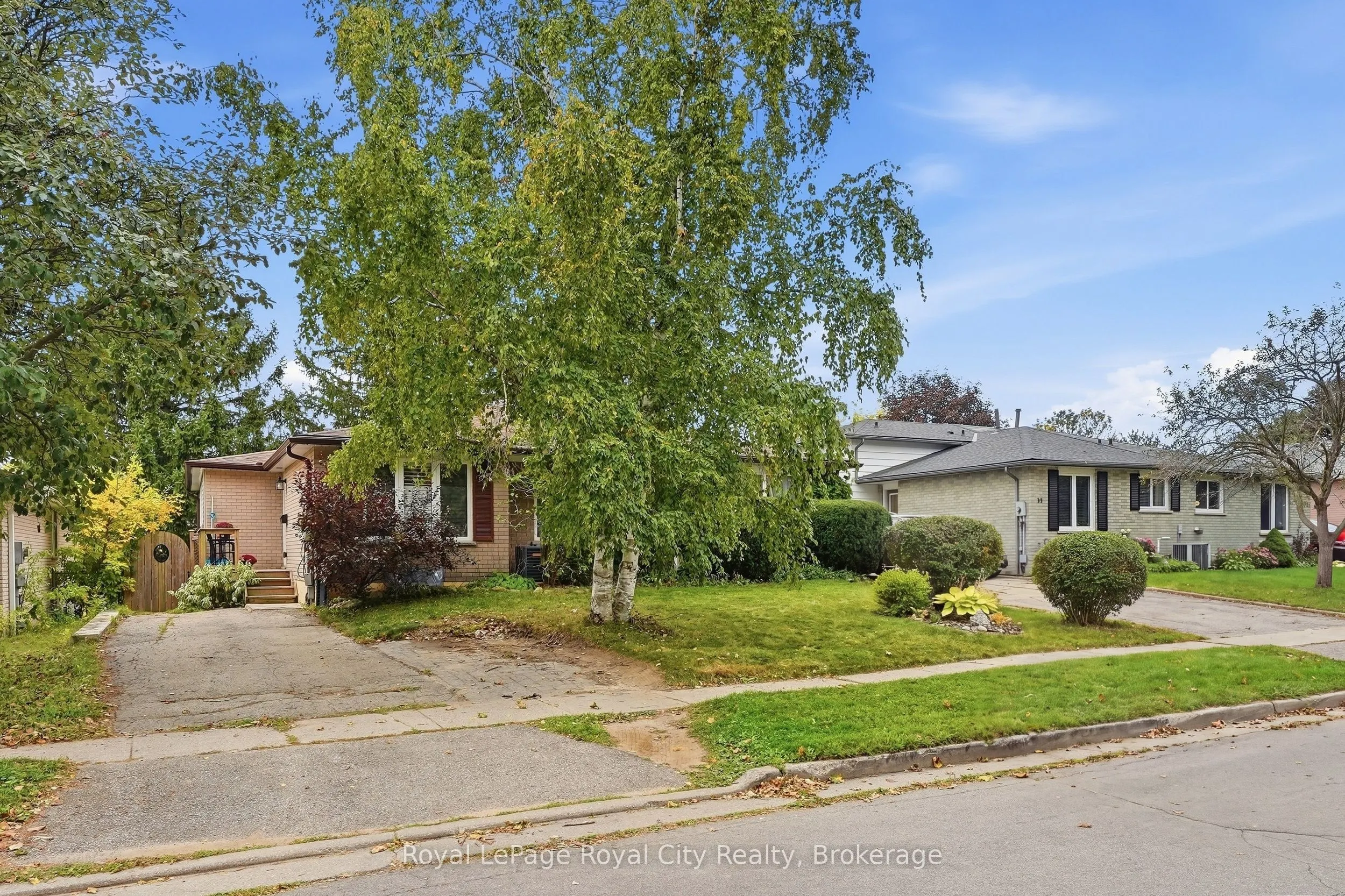 37 Mcilwraith Crescent #UPPER