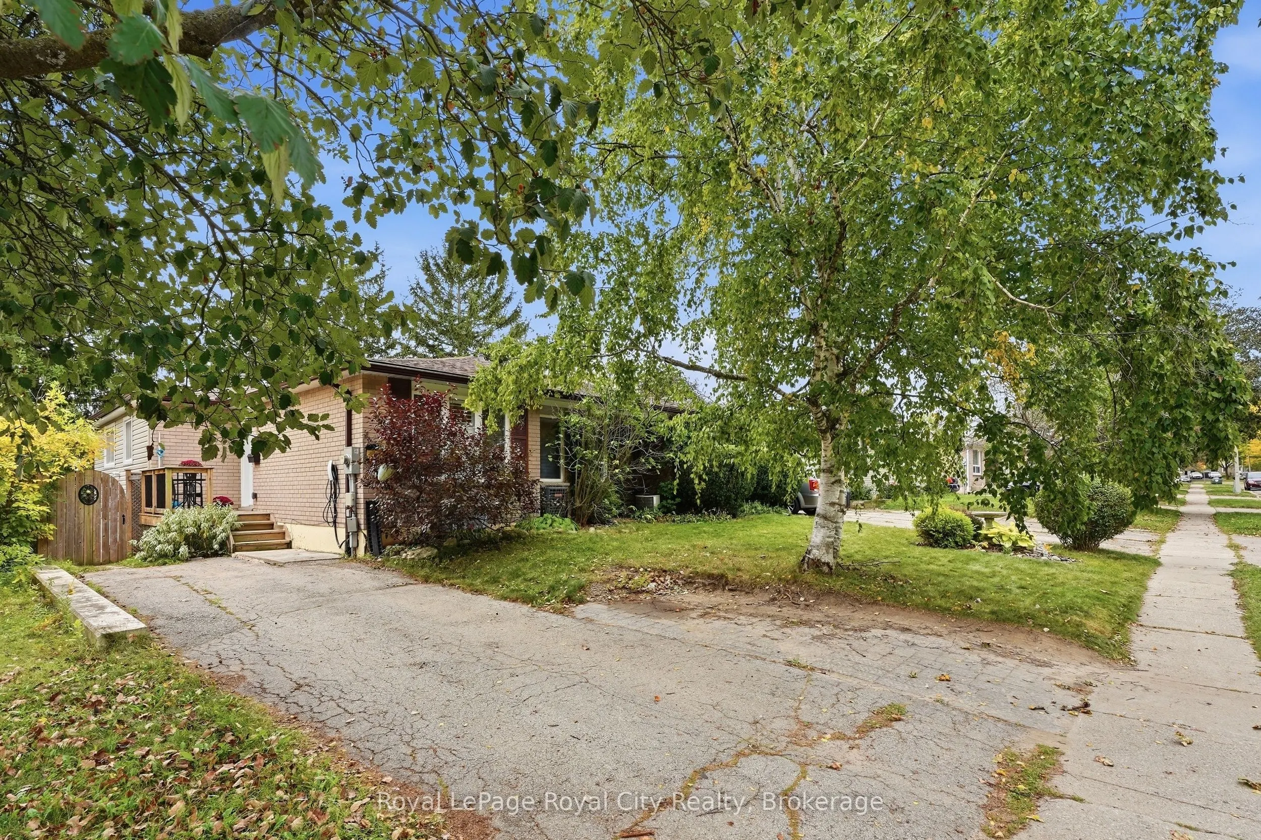37 Mcilwraith Crescent #UPPER