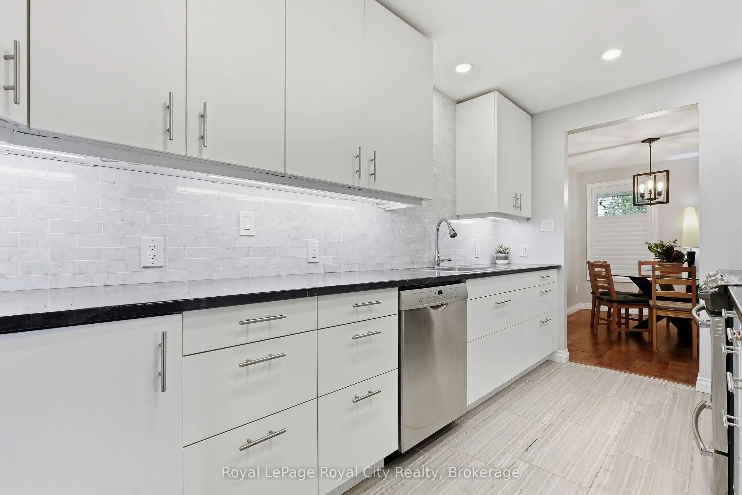37 Mcilwraith Crescent #UPPER