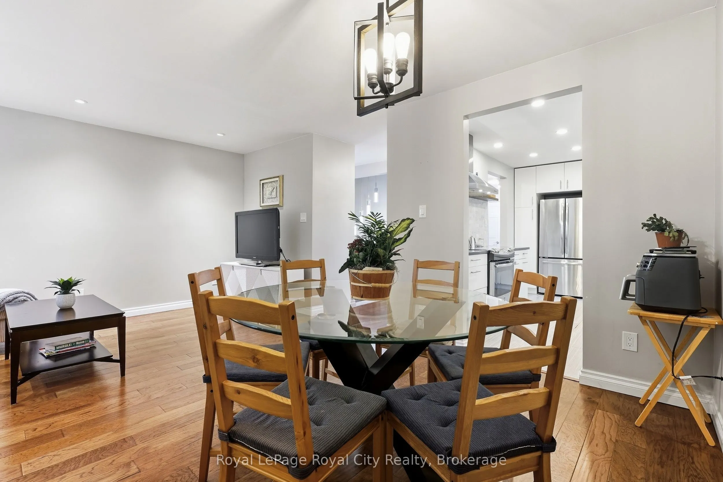 37 Mcilwraith Crescent #UPPER