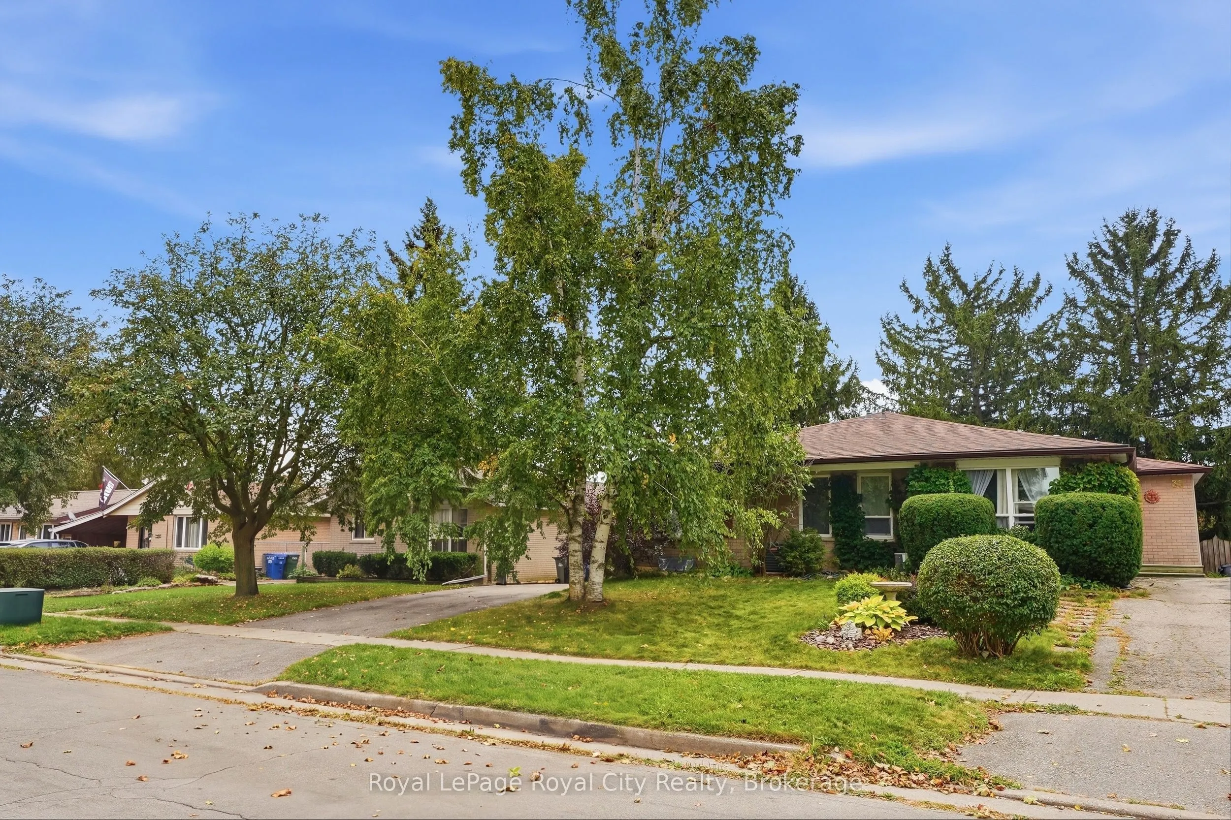 37 Mcilwraith Crescent #UPPER