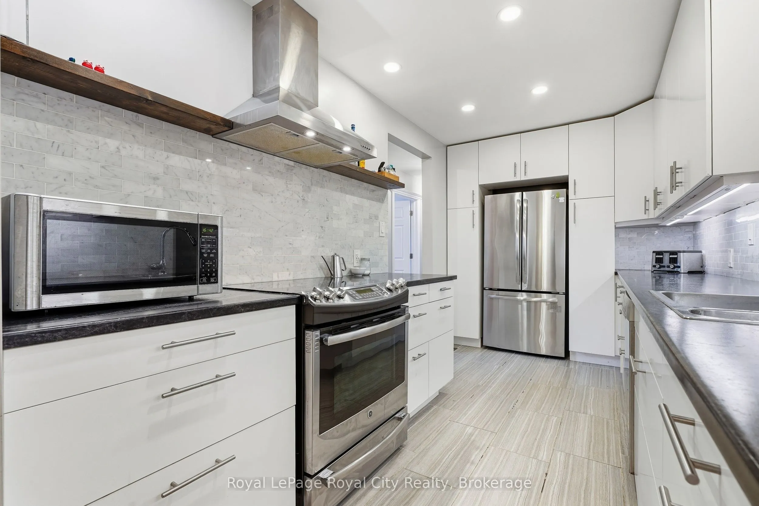 37 Mcilwraith Crescent #UPPER