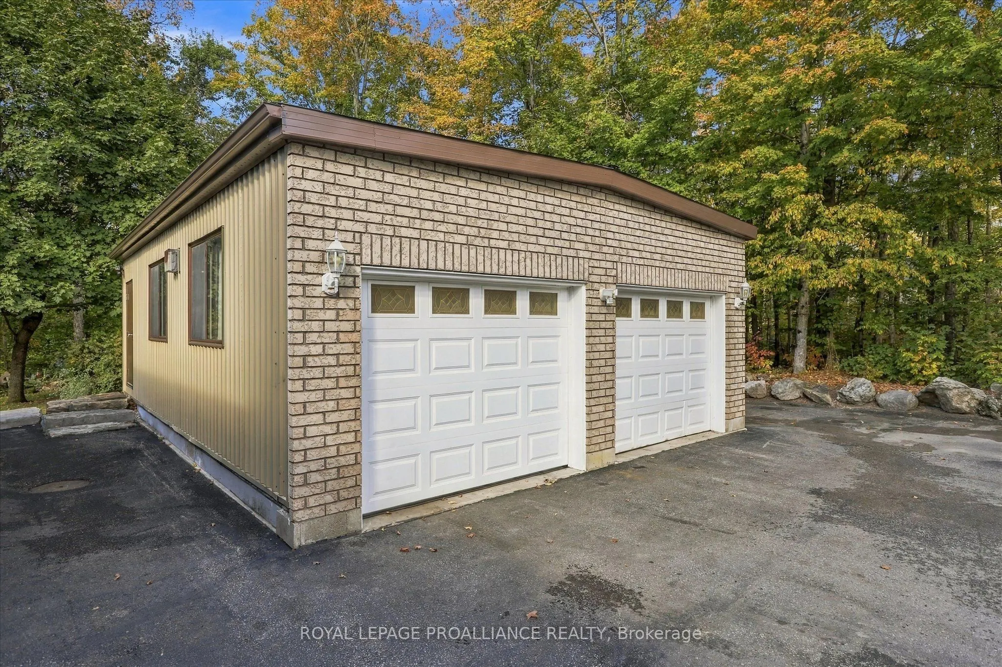139 Lakeland Avenue S
