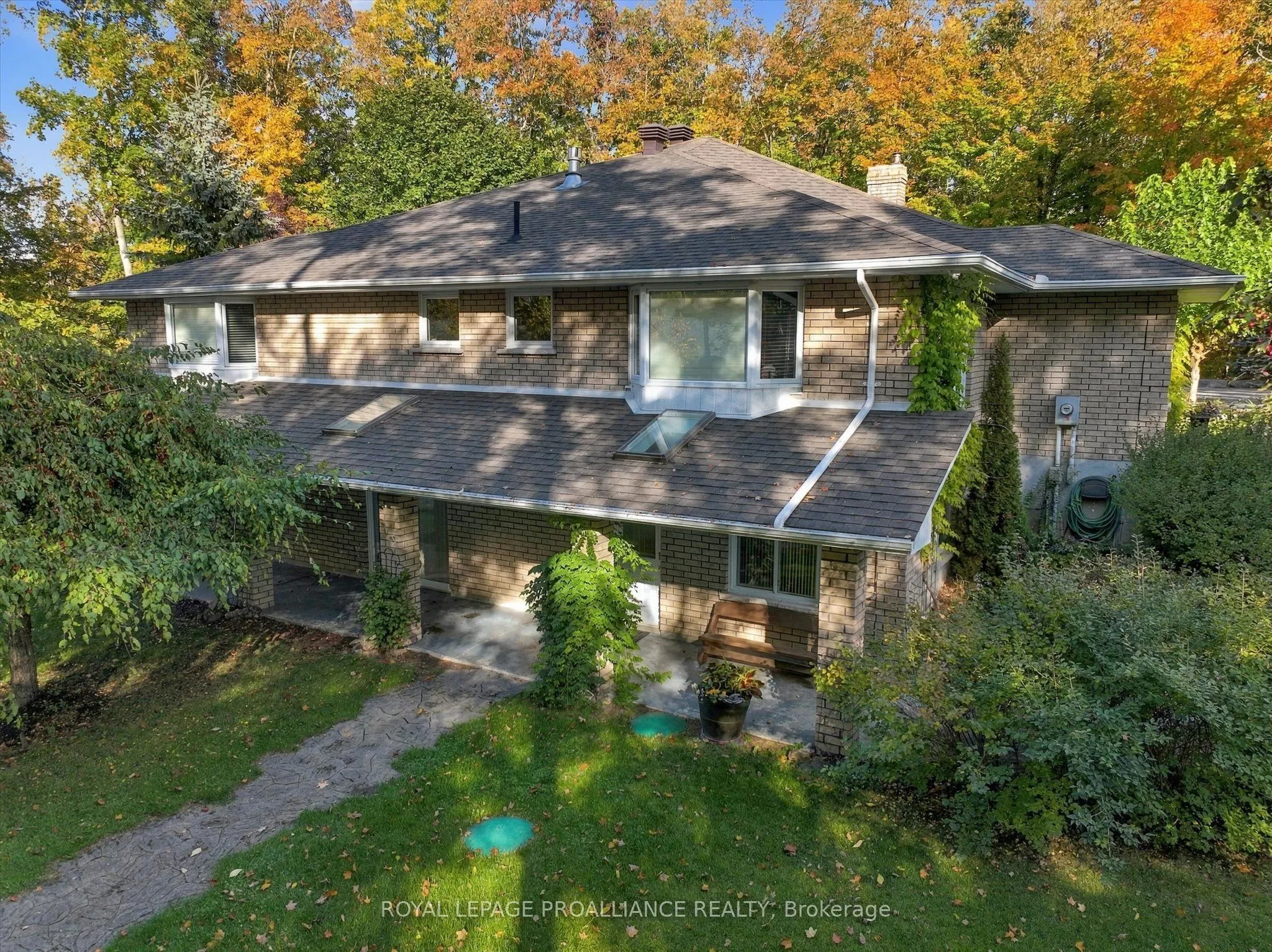 139 Lakeland Avenue S