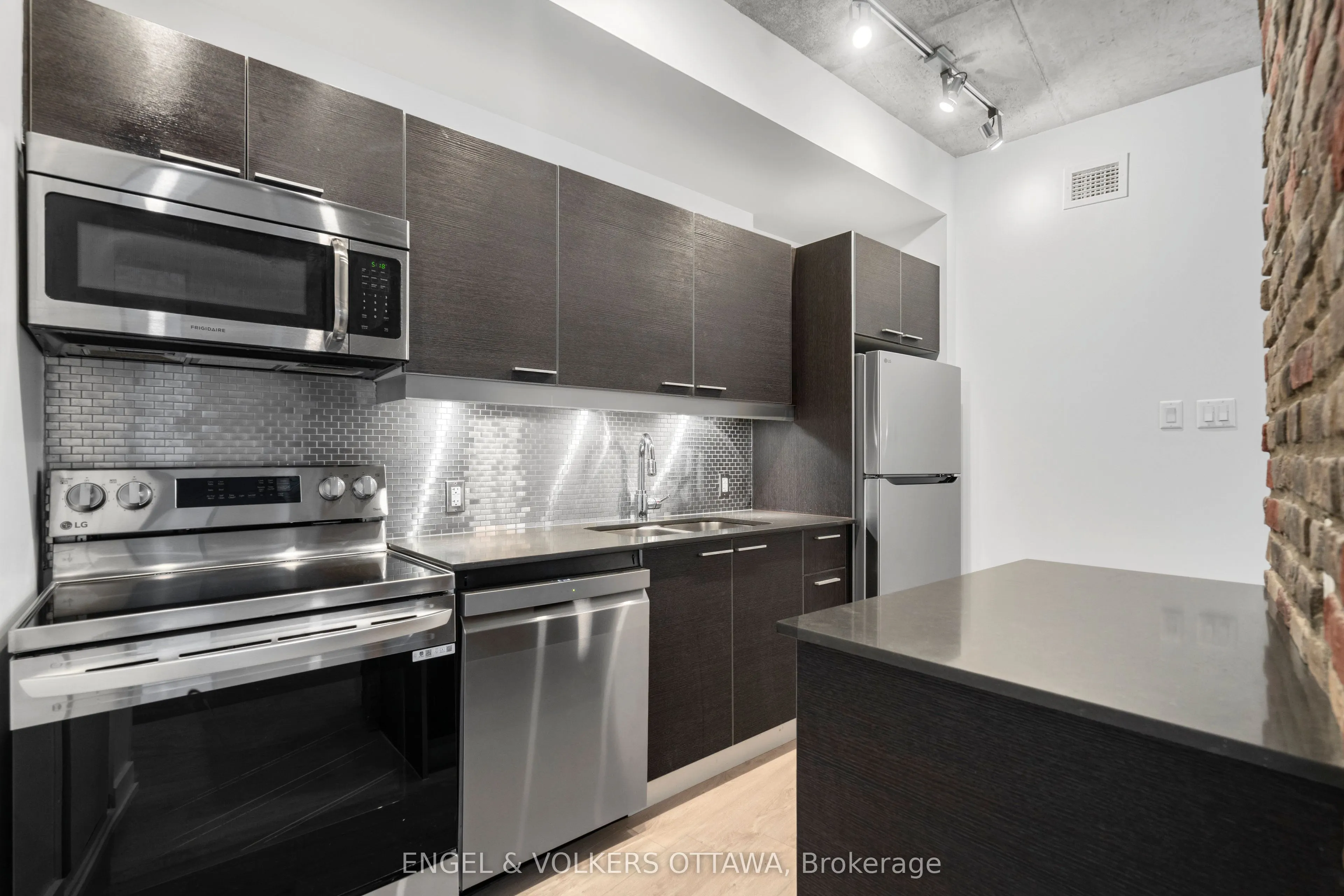 354 Gladstone Avenue #205