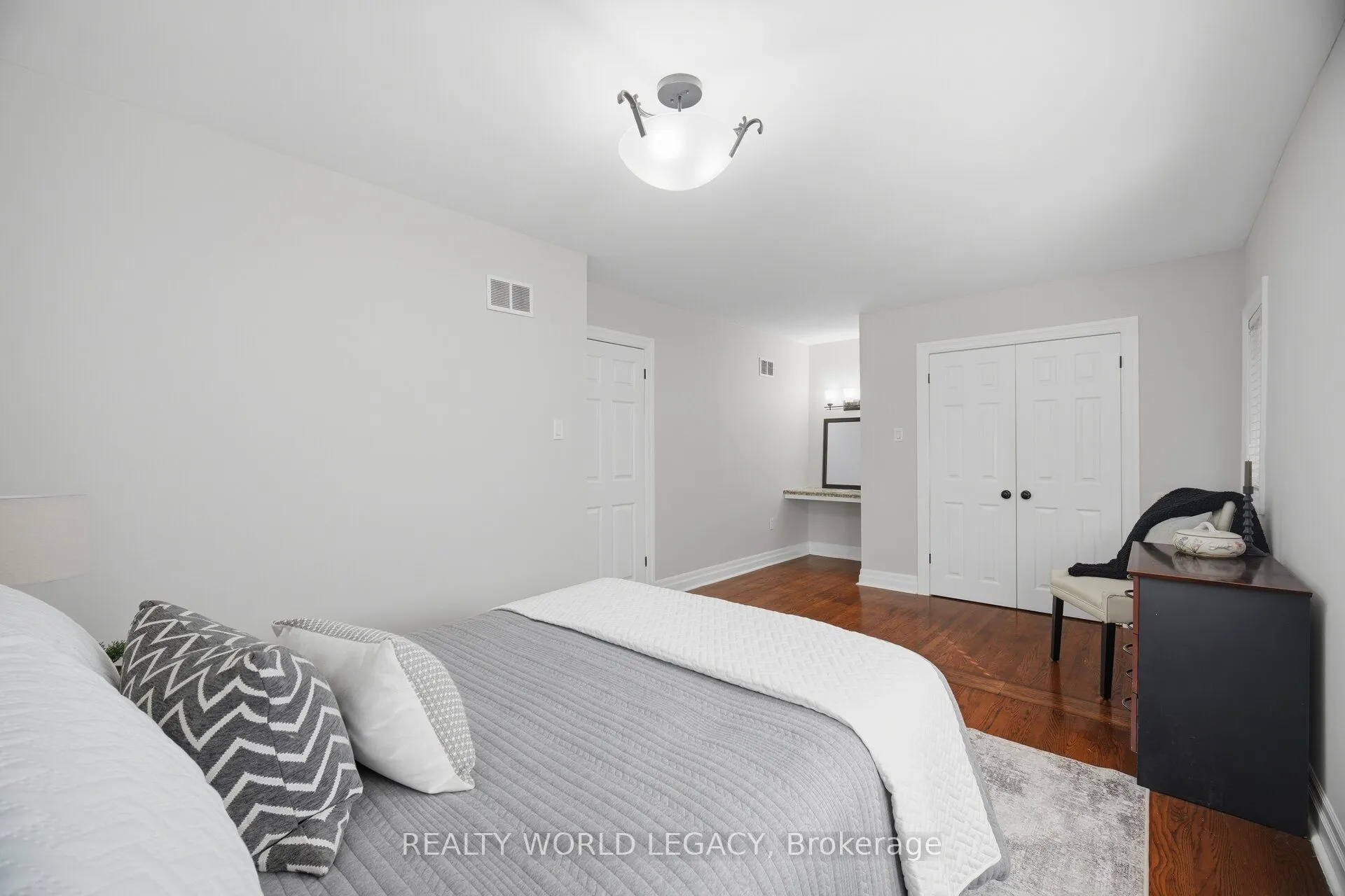 18 Delsey Street
