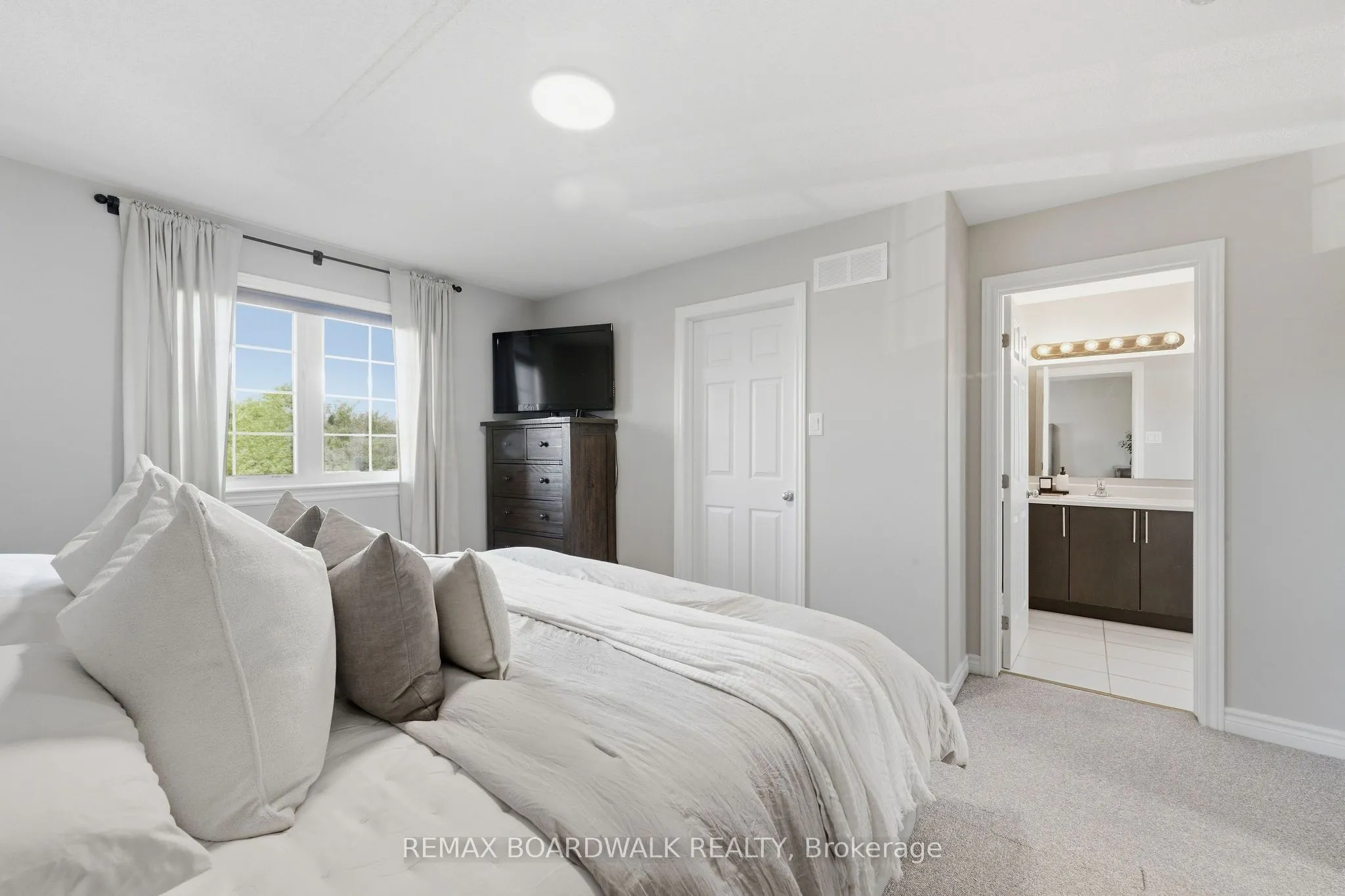 298 William Street W