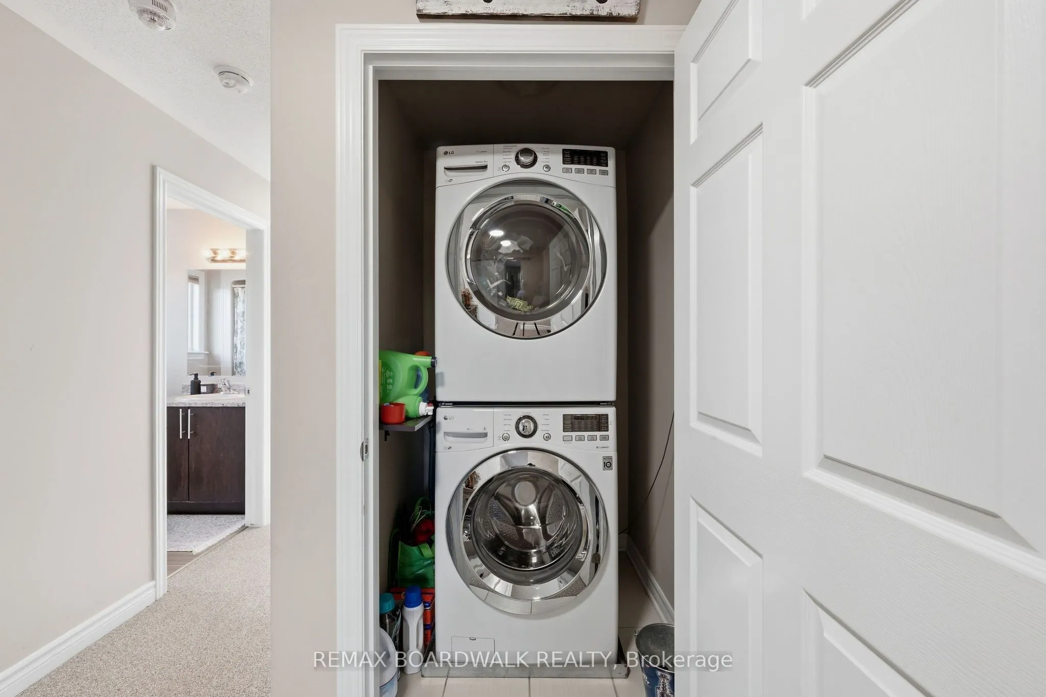 298 William Street W