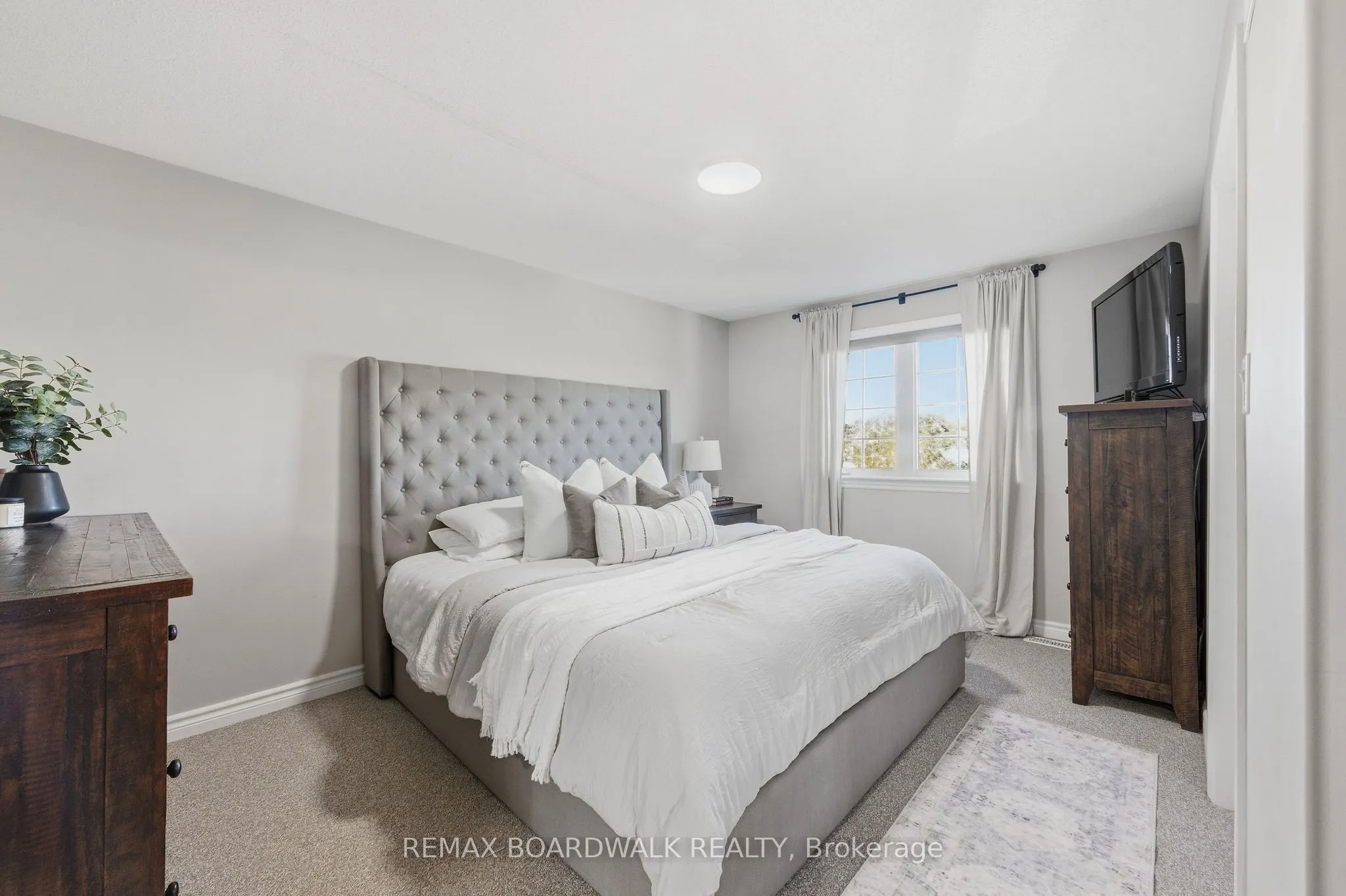 298 William Street W