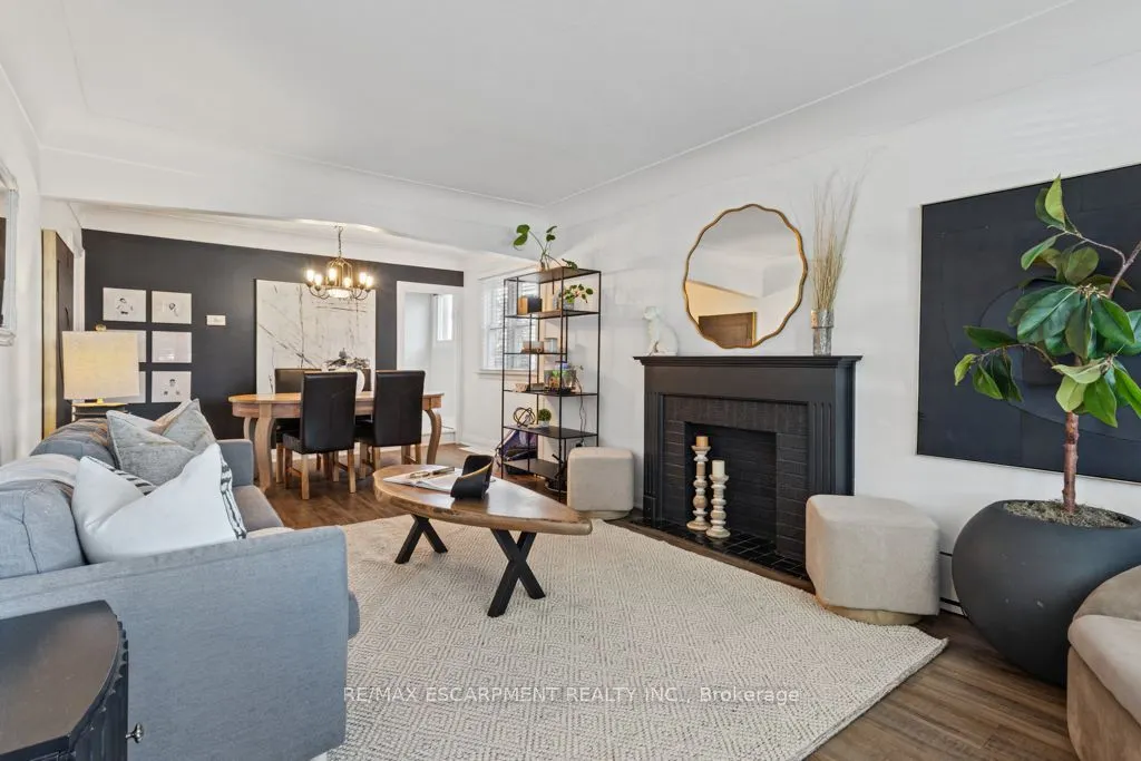 202 Huxley Avenue S