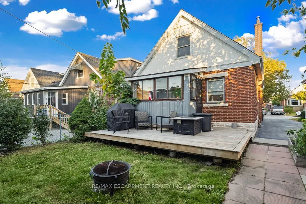 202 Huxley Avenue S