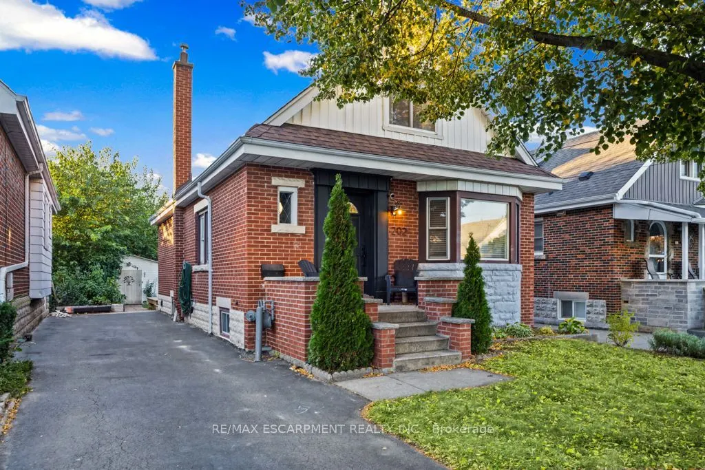 202 Huxley Avenue S