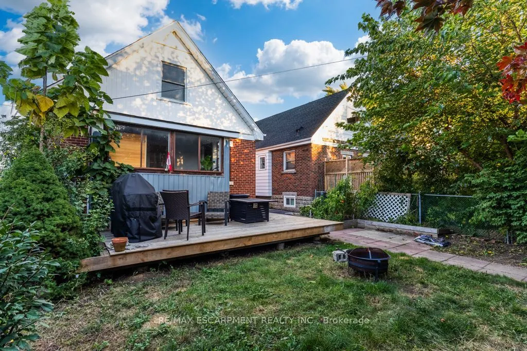 202 Huxley Avenue S