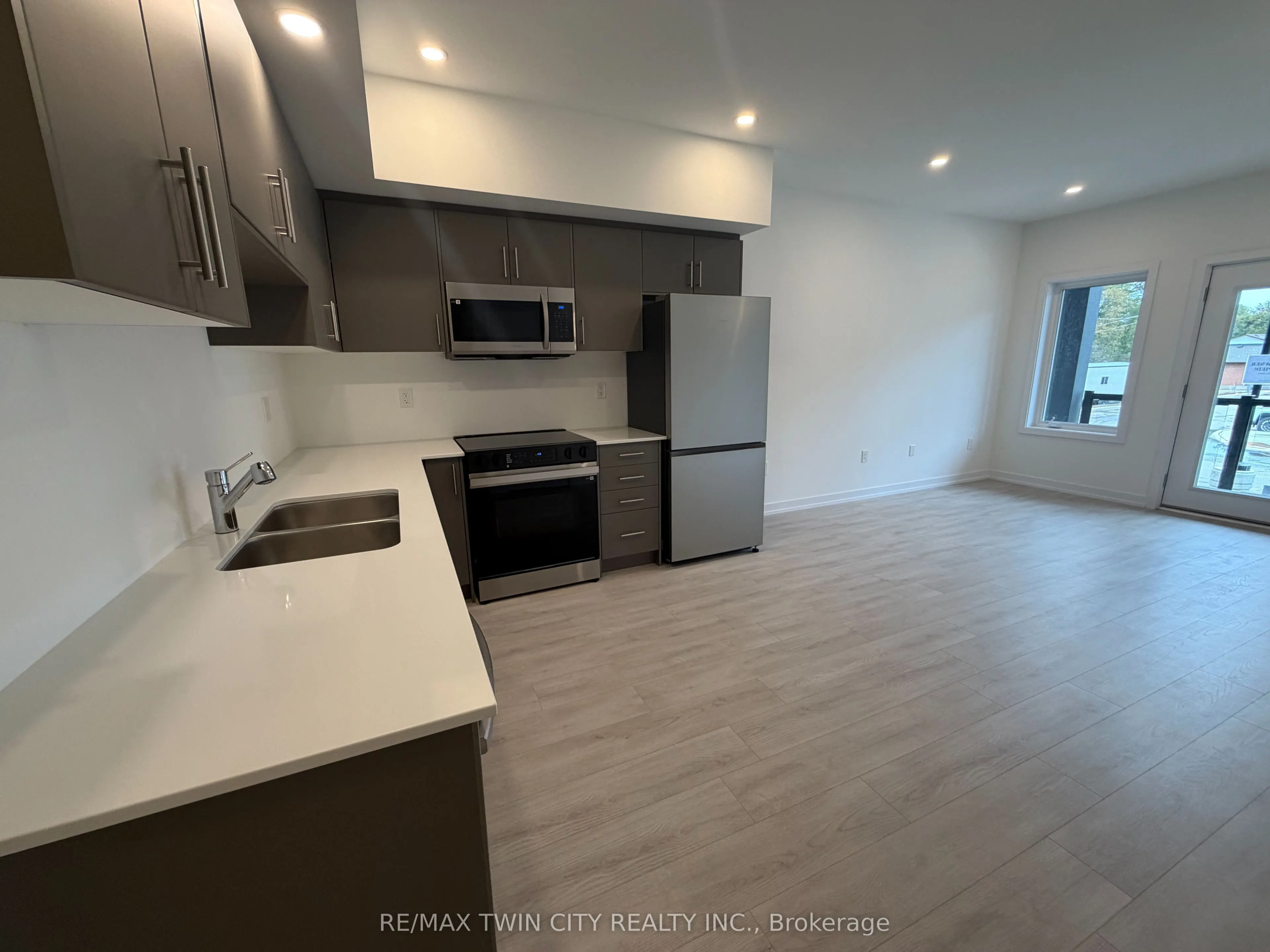 42 LOWES Road W #80