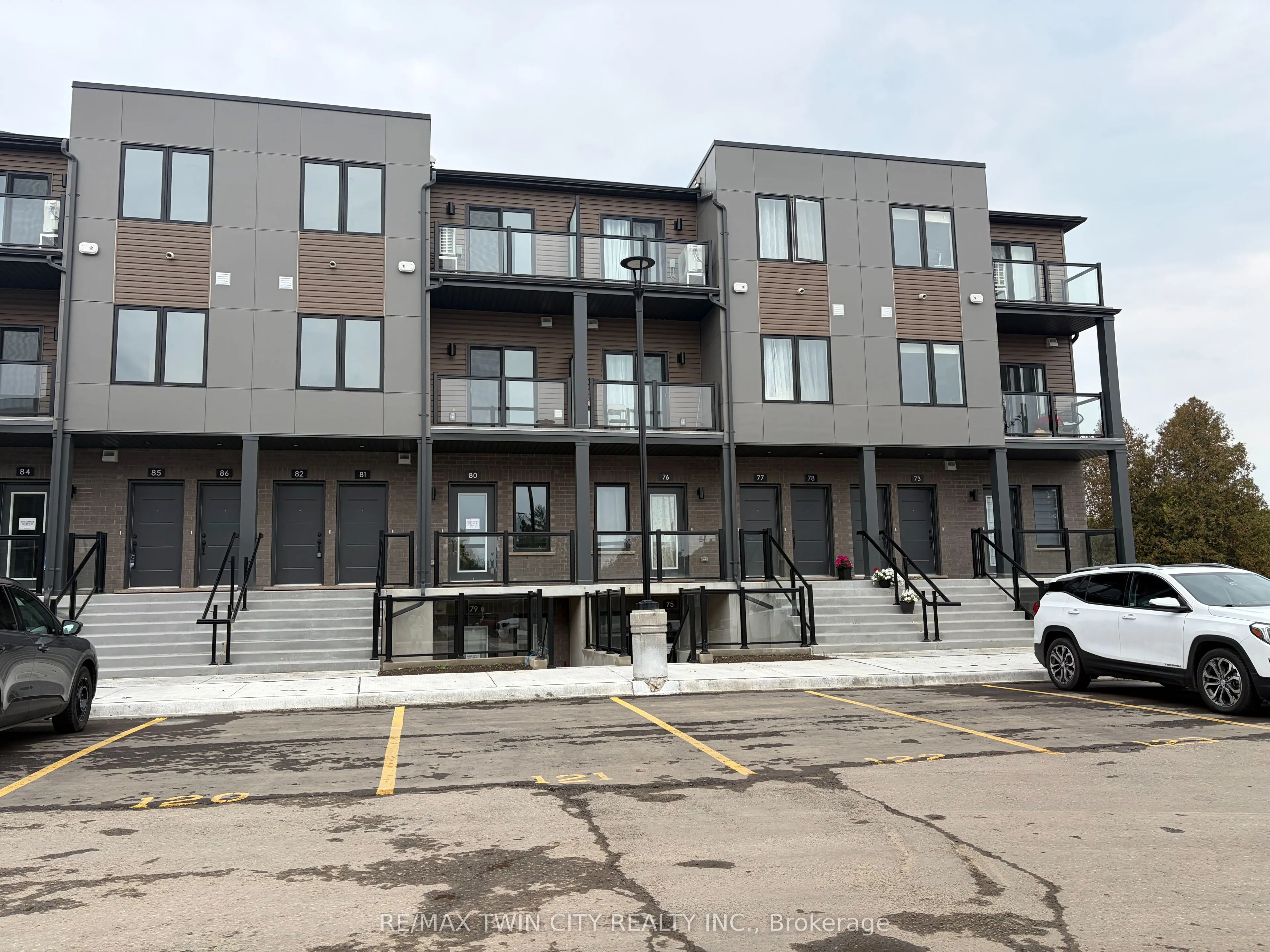 42 LOWES Road W #80
