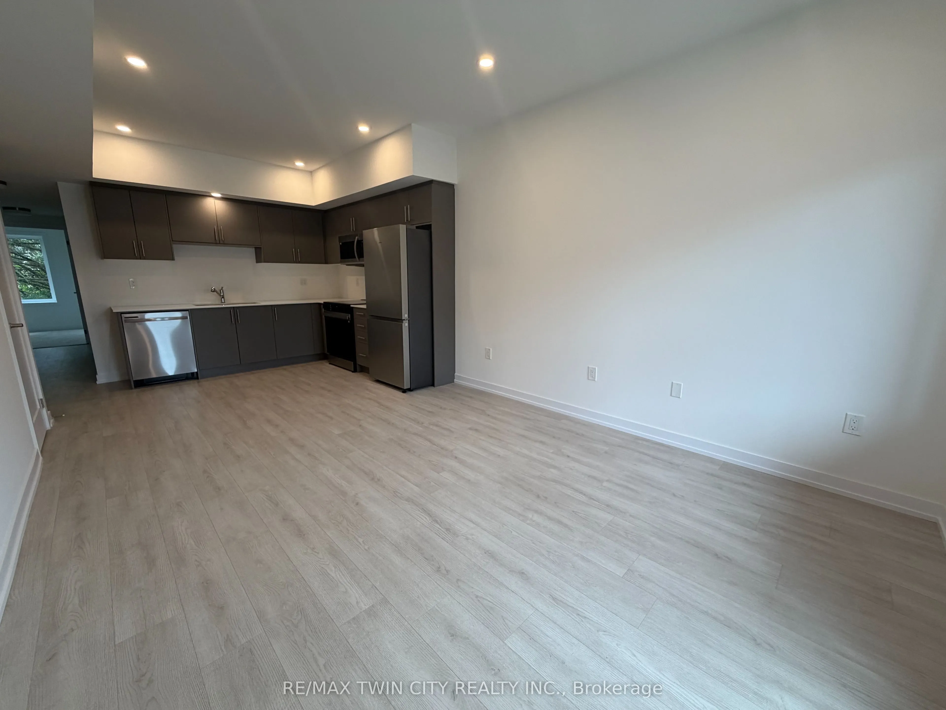 42 LOWES Road W #80