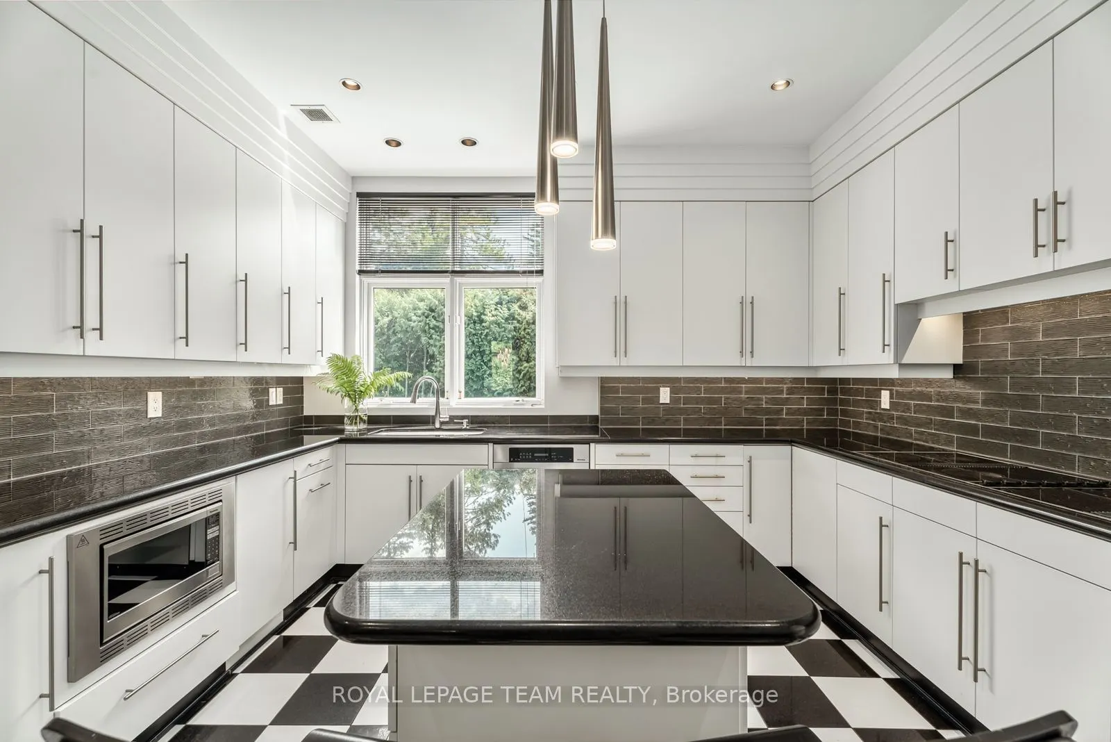 725 Manor Avenue