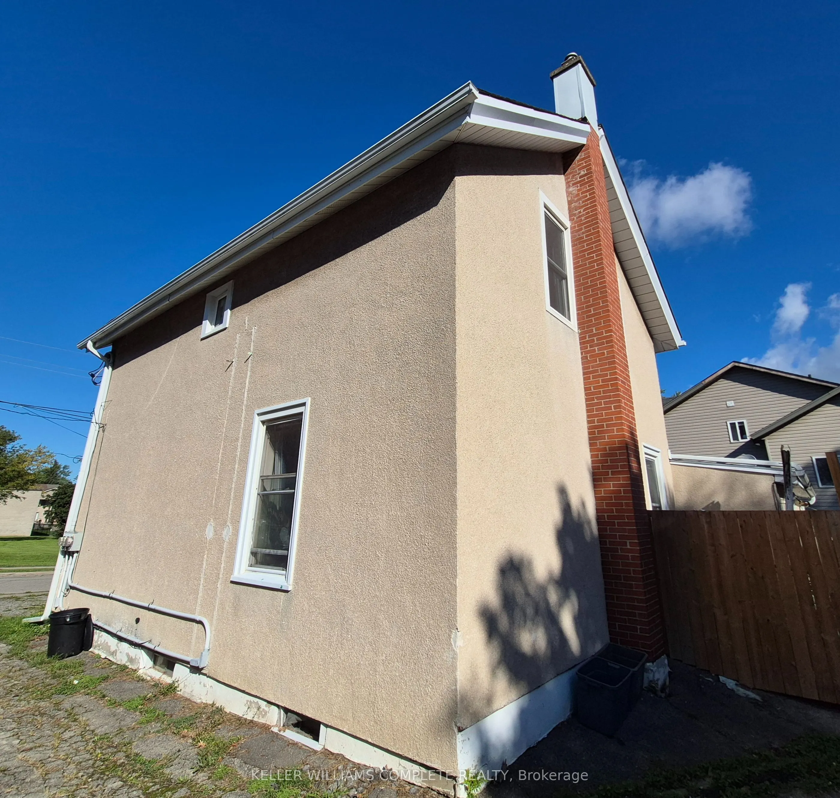 20 Carleton Street N