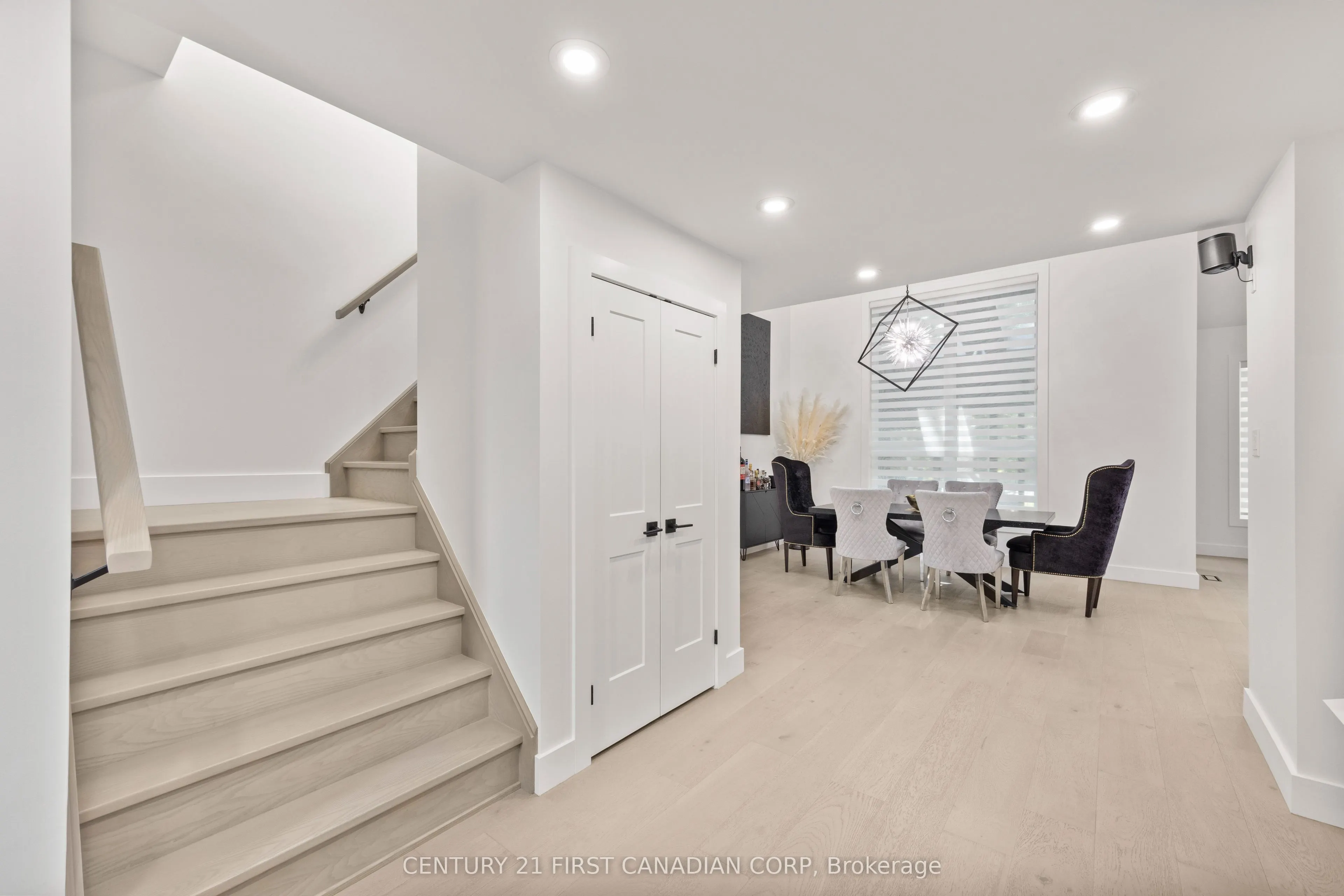 28 Lindbrook Court