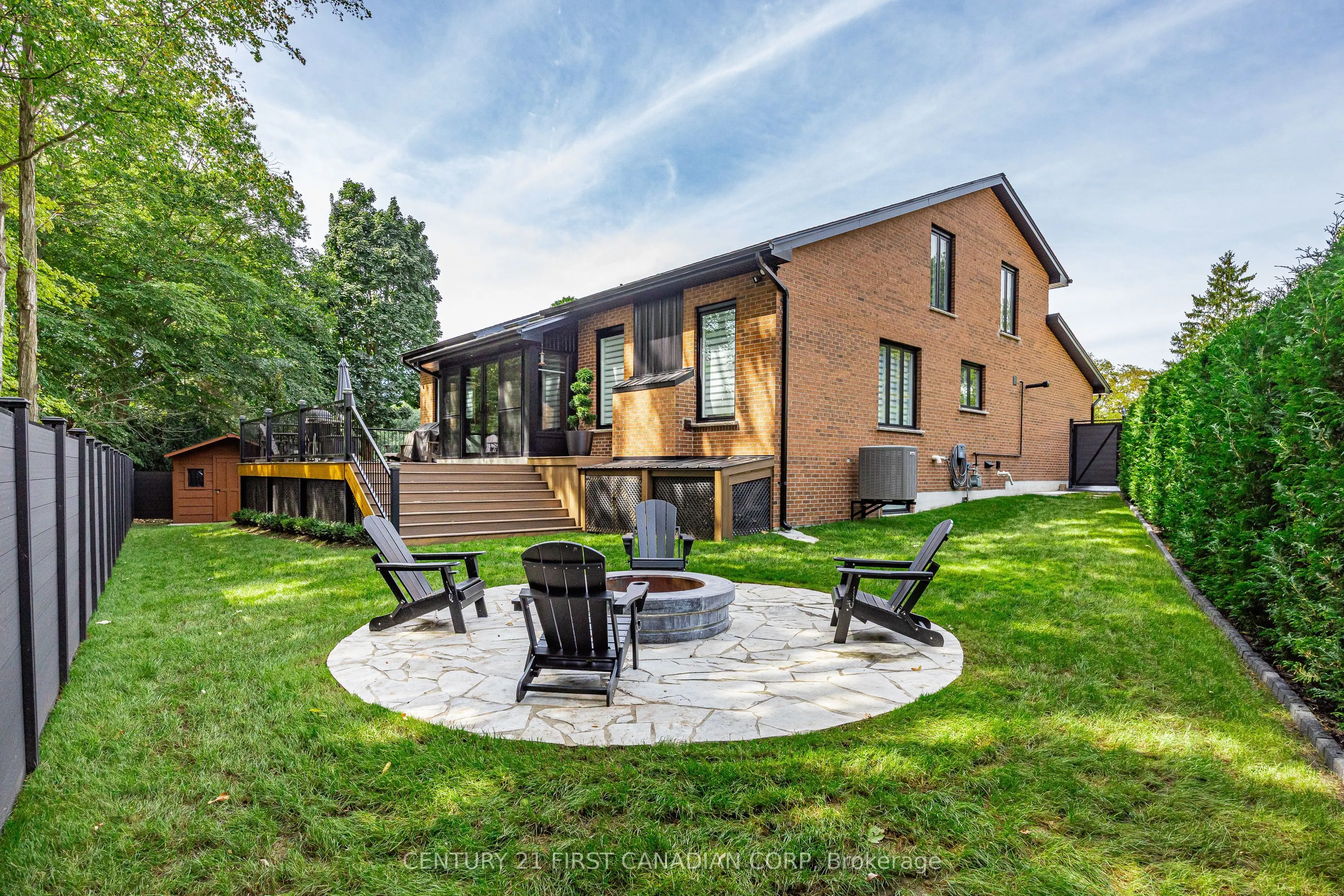 28 Lindbrook Court