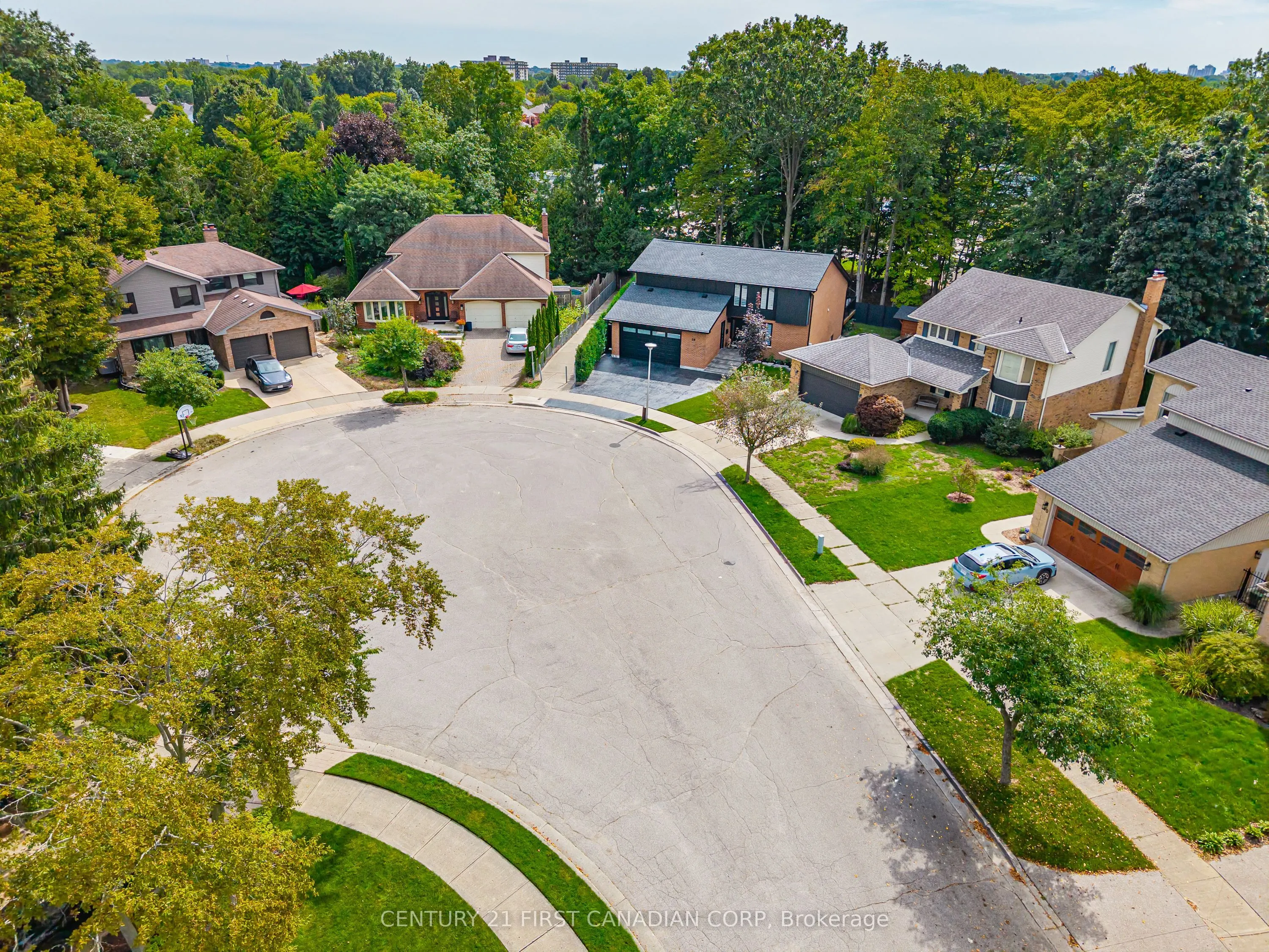 28 Lindbrook Court