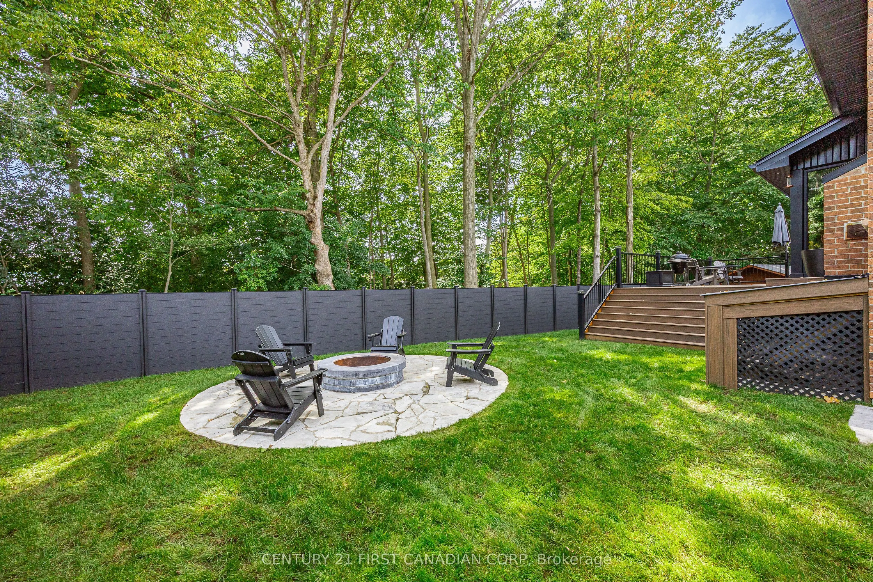28 Lindbrook Court