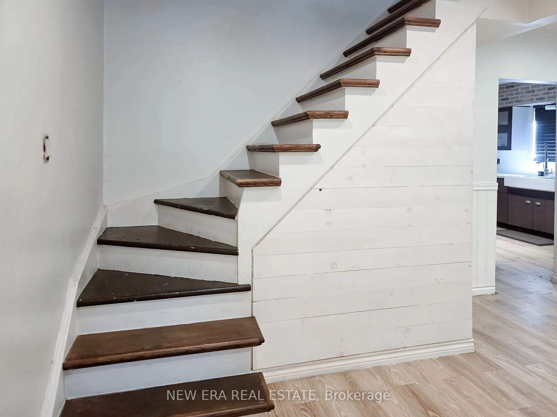 212 Niagara Street