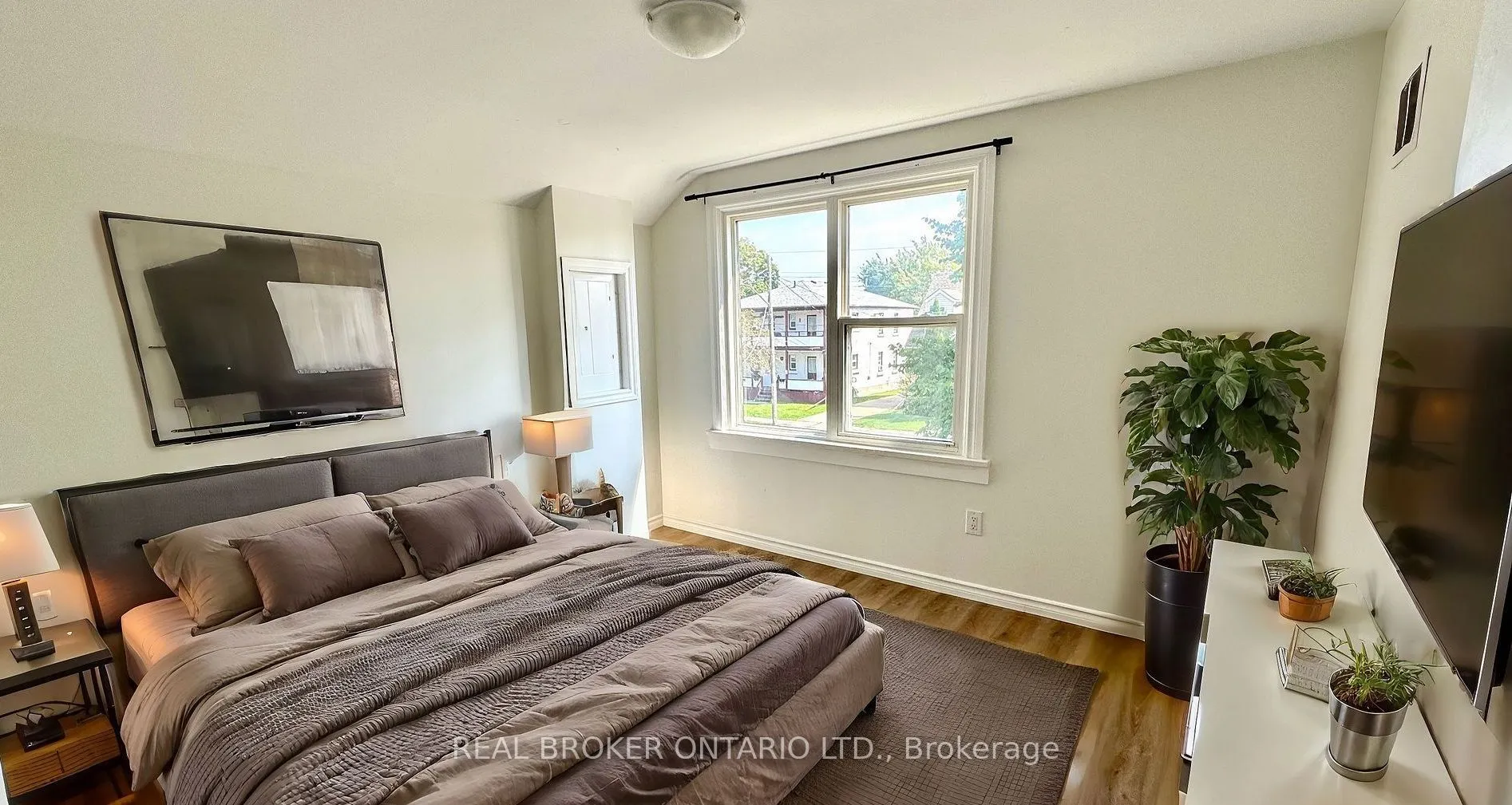 301 Wallace Ave Avenue S #Upper