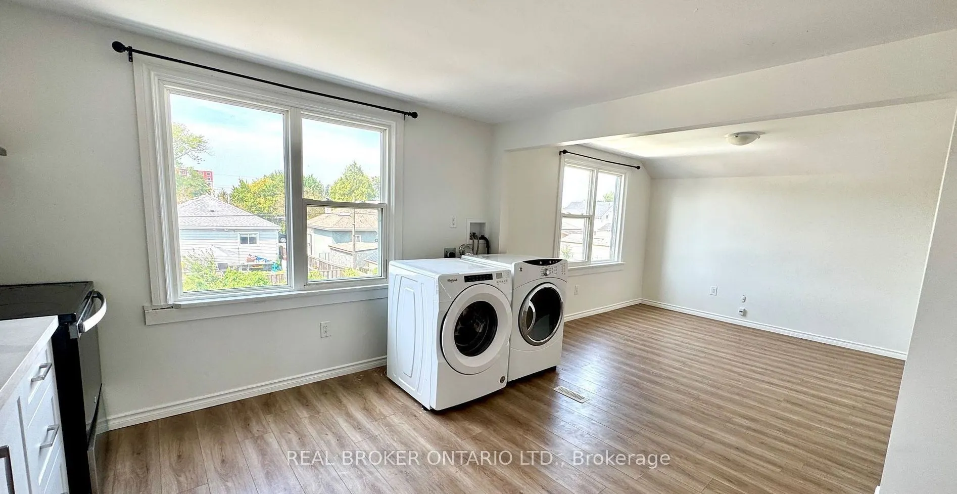 301 Wallace Ave Avenue S #Upper